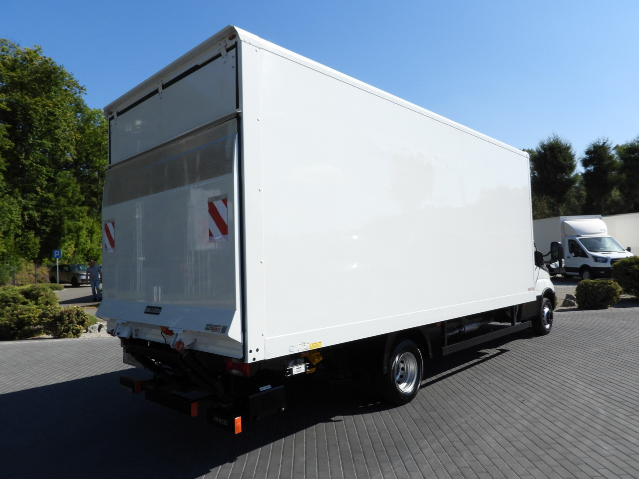 IVECO DAILY 72C18 LIFT 14 PALLETS CRUISE CONTROL PNEUMATICS AUTOMATIC TRANSMISSION HI-MATIC TWIN WHEELS AIR CONDITIONING 180HP - Camião furgão: foto 3 IVECO DAILY 72C18 LIFT 14 PALLETS CRUISE CONTROL PNEUMATICS AUTOMATIC TRANSMISSION HI-MATIC TWIN WHEELS AIR CONDITIONING 180HP - Camião furgão: foto 3