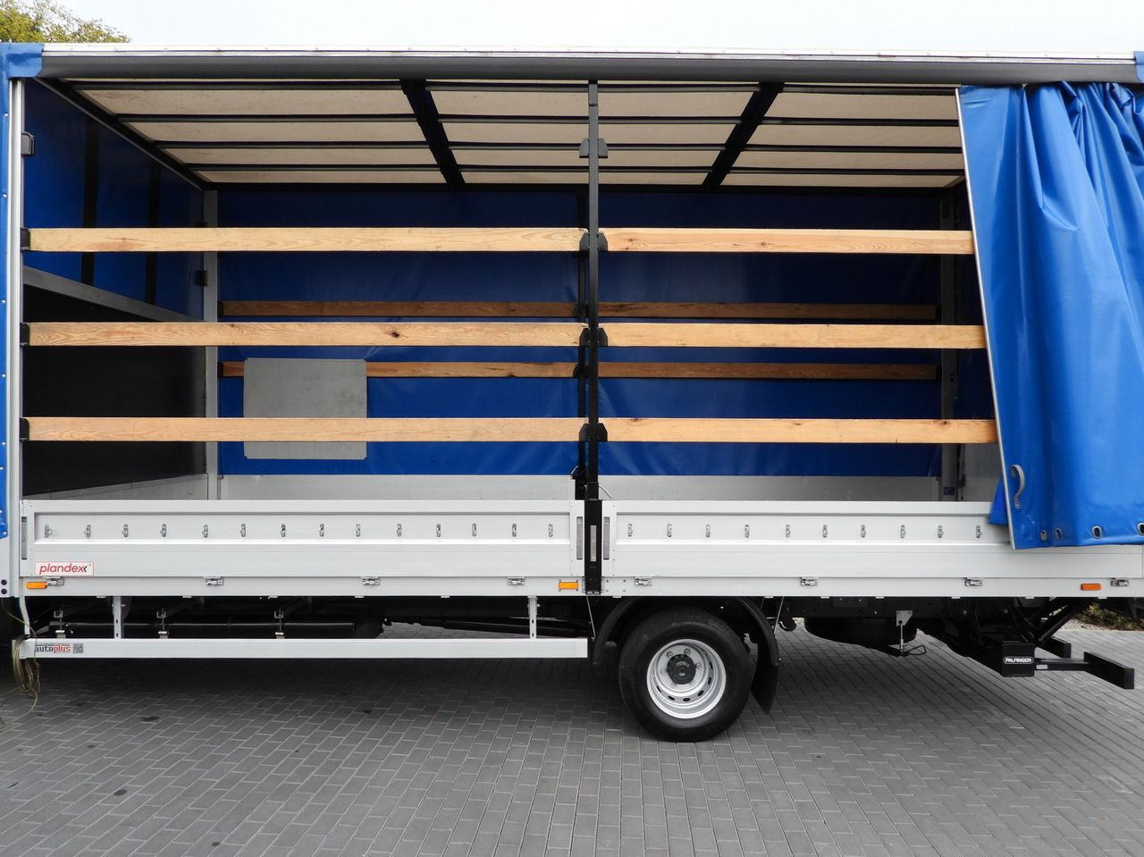 Camião de lona IVECO DAILY 72C18 TARPAULIN LIFT 14 PALLETS WEBASTO CRUISE CONTROL LED LIGHTS TWIN WHEELS AIR CONDITIONING  180HP: foto 30