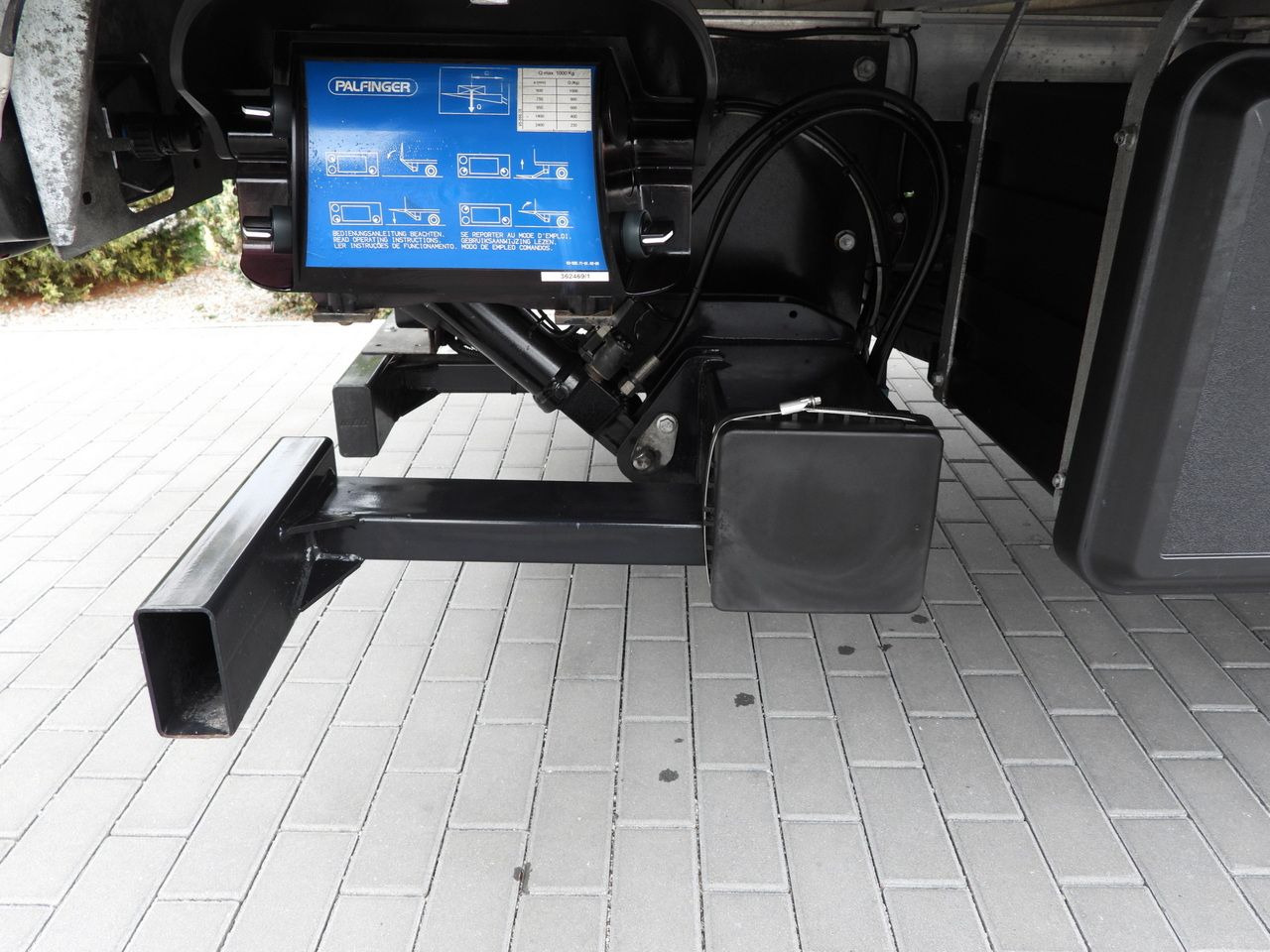 Camião de lona IVECO DAILY 72C18 TARPAULIN LIFT 14 PALLETS WEBASTO CRUISE CONTROL LED LIGHTS TWIN WHEELS AIR CONDITIONING  180HP: foto 28