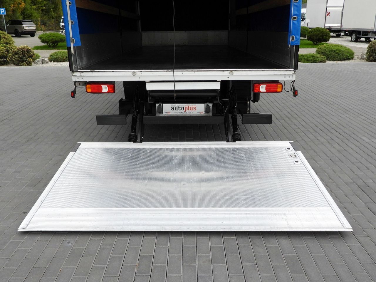Camião de lona IVECO DAILY 72C18 TARPAULIN LIFT 14 PALLETS WEBASTO CRUISE CONTROL LED LIGHTS TWIN WHEELS AIR CONDITIONING  180HP: foto 27