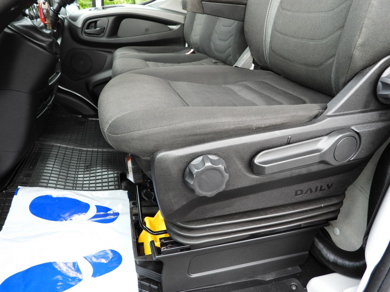 Camião de lona IVECO DAILY 72C18 TARPAULIN LIFT 14 PALLETS WEBASTO CRUISE CONTROL LED LIGHTS TWIN WHEELS AIR CONDITIONING  180HP: foto 34