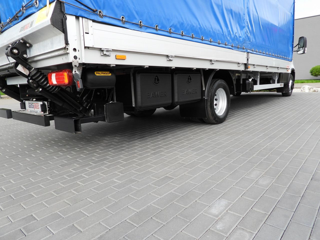 Camião de lona IVECO DAILY 72C18 TARPAULIN LIFT 14 PALLETS WEBASTO CRUISE CONTROL LED LIGHTS TWIN WHEELS AIR CONDITIONING  180HP: foto 18