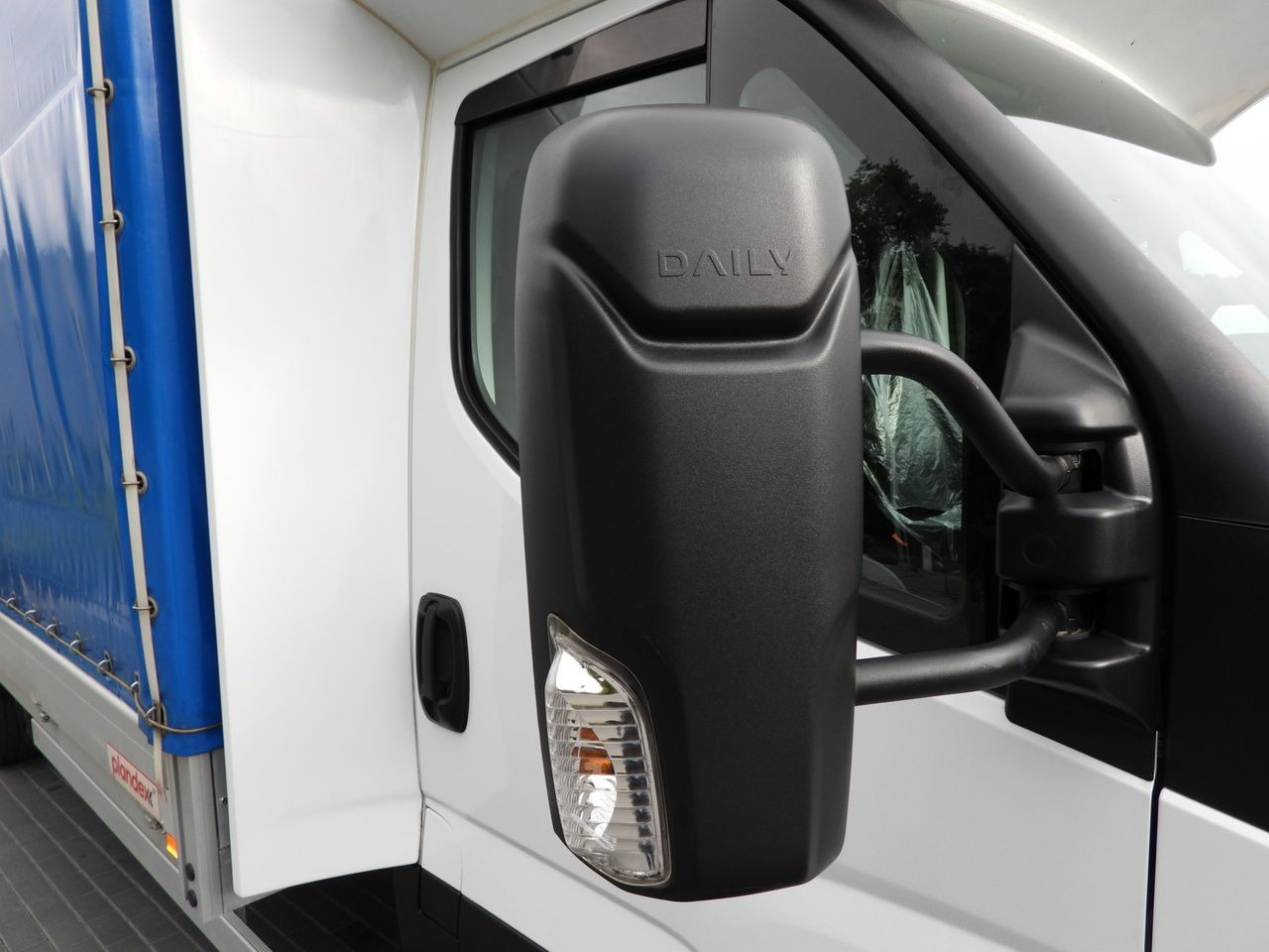 Camião de lona IVECO DAILY 72C18 TARPAULIN LIFT 14 PALLETS WEBASTO CRUISE CONTROL LED LIGHTS TWIN WHEELS AIR CONDITIONING  180HP: foto 24