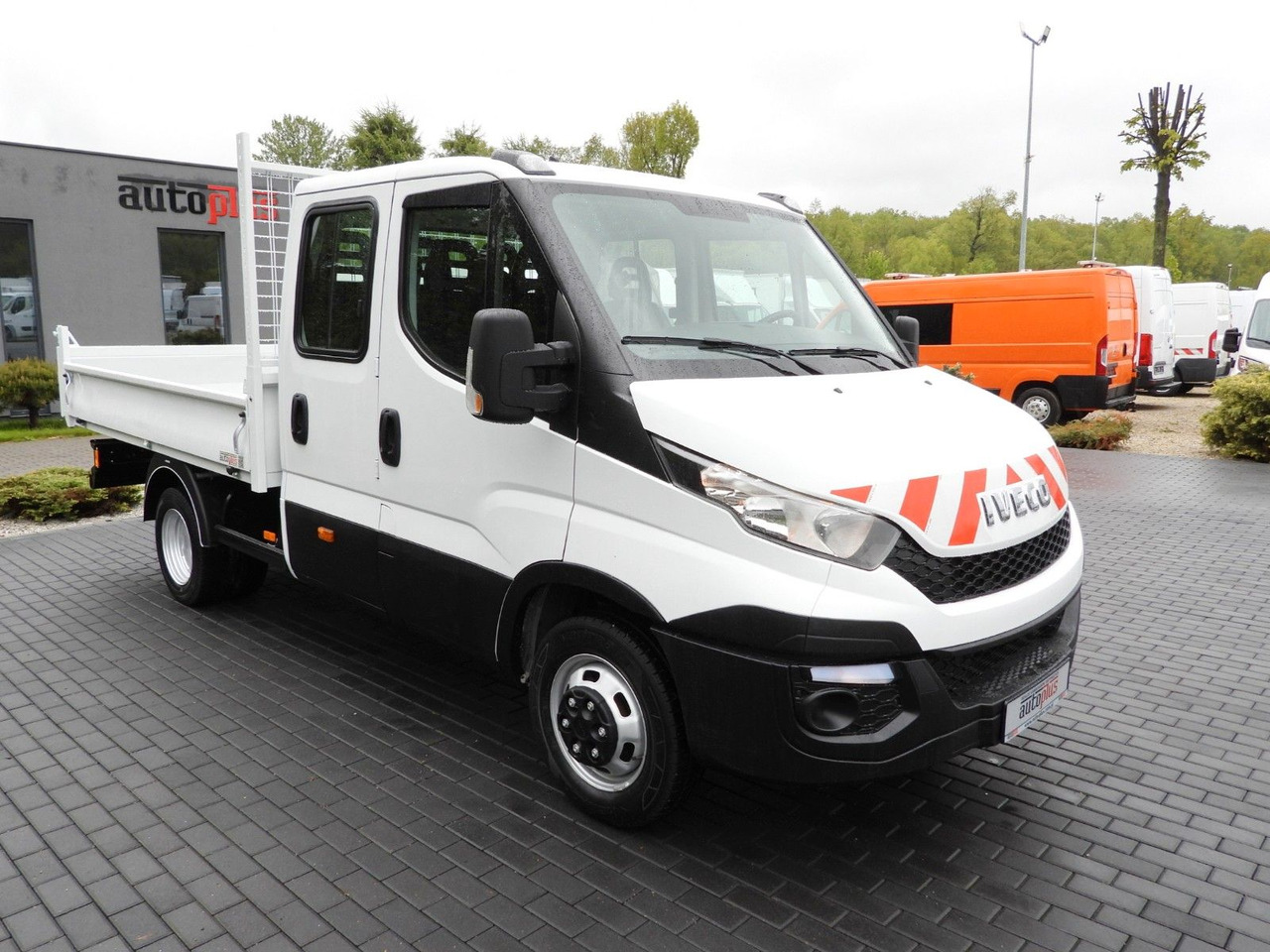 Iveco DAILY 35C13 KIPPER DOPPELKABINE DOKA 7 SITZE A/C - Carrinha basculante, Carrinha cabine dupla: foto 4 Iveco DAILY 35C13 KIPPER DOPPELKABINE DOKA 7 SITZE A/C - Carrinha basculante, Carrinha cabine dupla: foto 4