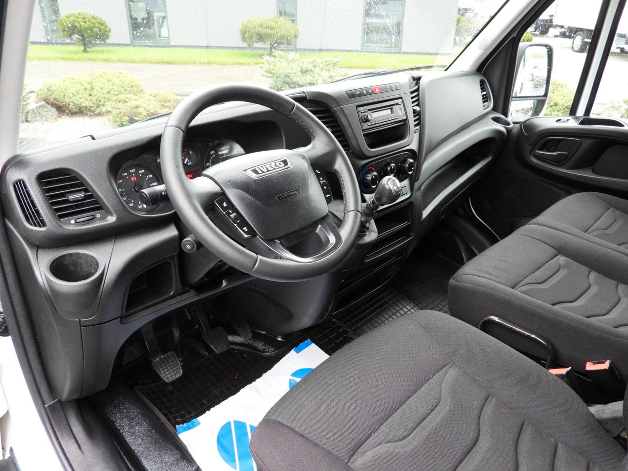 Iveco DAILY 35C13 KIPPER DOPPELKABINE DOKA 7 SITZE A/C - Carrinha basculante, Carrinha cabine dupla: foto 2 Iveco DAILY 35C13 KIPPER DOPPELKABINE DOKA 7 SITZE A/C - Carrinha basculante, Carrinha cabine dupla: foto 2