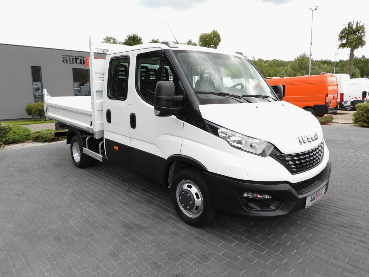 Iveco DAILY 35C14 KIPPER DOPPELKABINE DOKA 6 SITZE A/C - Carrinha basculante, Carrinha cabine dupla: foto 4 Iveco DAILY 35C14 KIPPER DOPPELKABINE DOKA 6 SITZE A/C - Carrinha basculante, Carrinha cabine dupla: foto 4