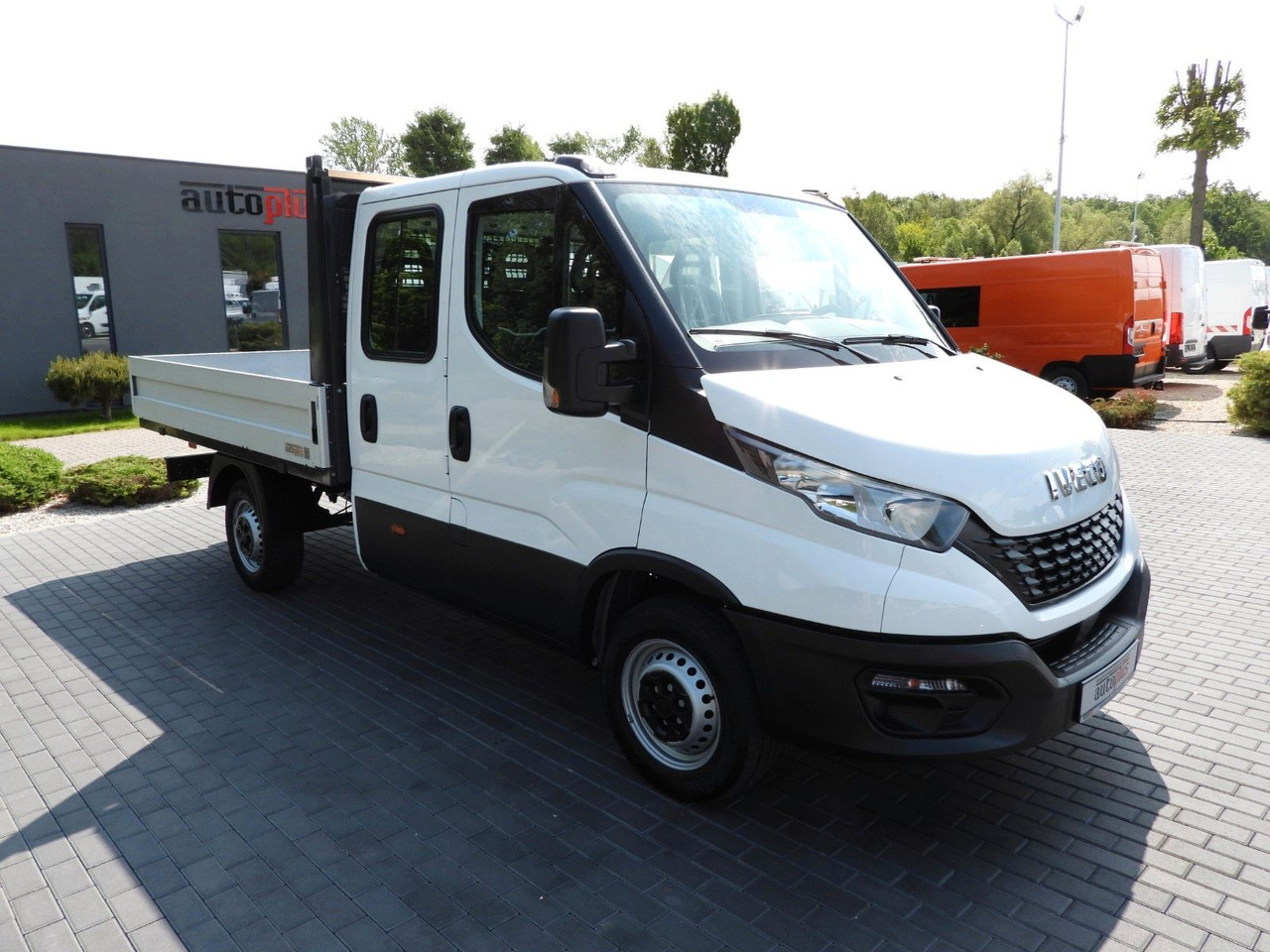 Iveco DAILY 35S12 PRITSCHE DOPPELKABINE DOKA 7 SITZE - Carrinha de caixa aberta, Carrinha cabine dupla: foto 4 Iveco DAILY 35S12 PRITSCHE DOPPELKABINE DOKA 7 SITZE - Carrinha de caixa aberta, Carrinha cabine dupla: foto 4