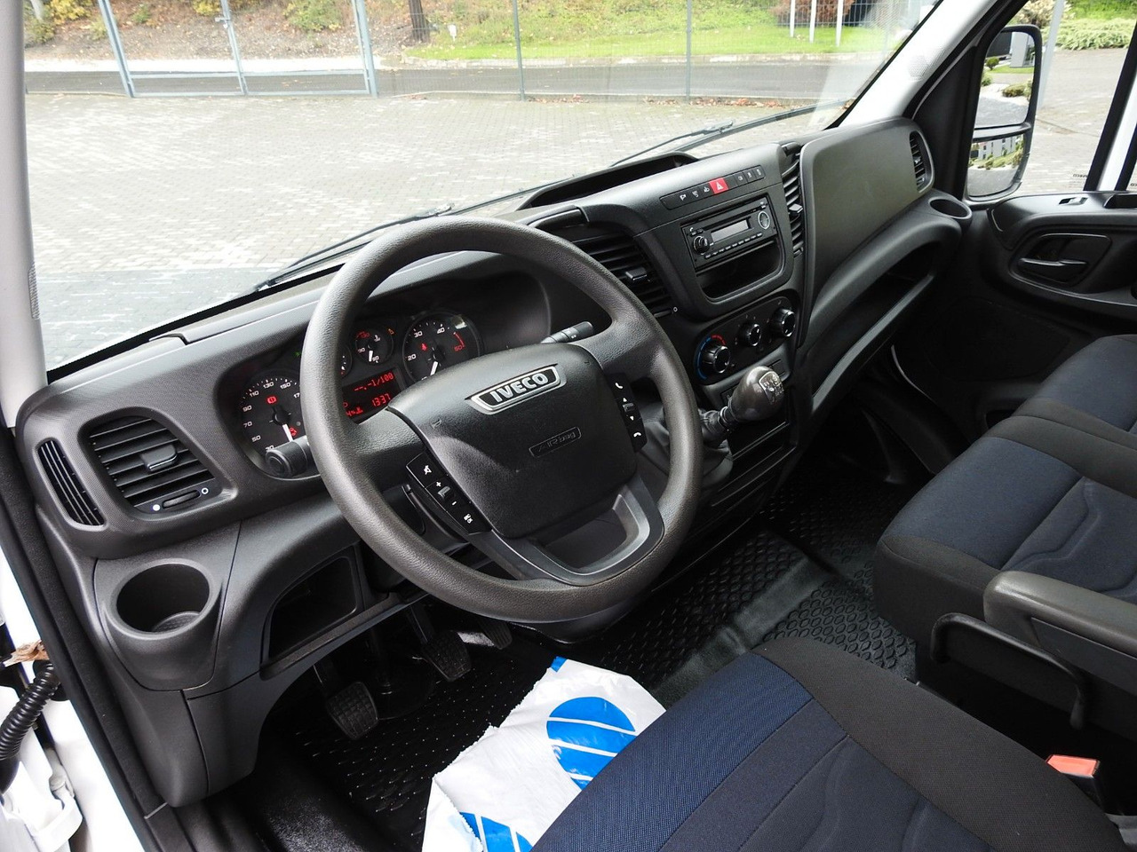 Iveco DAILY 35S15 PRITSCHE DOPPELKABINE DOKA 7 SITZE - Carrinha de caixa aberta, Carrinha cabine dupla: foto 2 Iveco DAILY 35S15 PRITSCHE DOPPELKABINE DOKA 7 SITZE - Carrinha de caixa aberta, Carrinha cabine dupla: foto 2