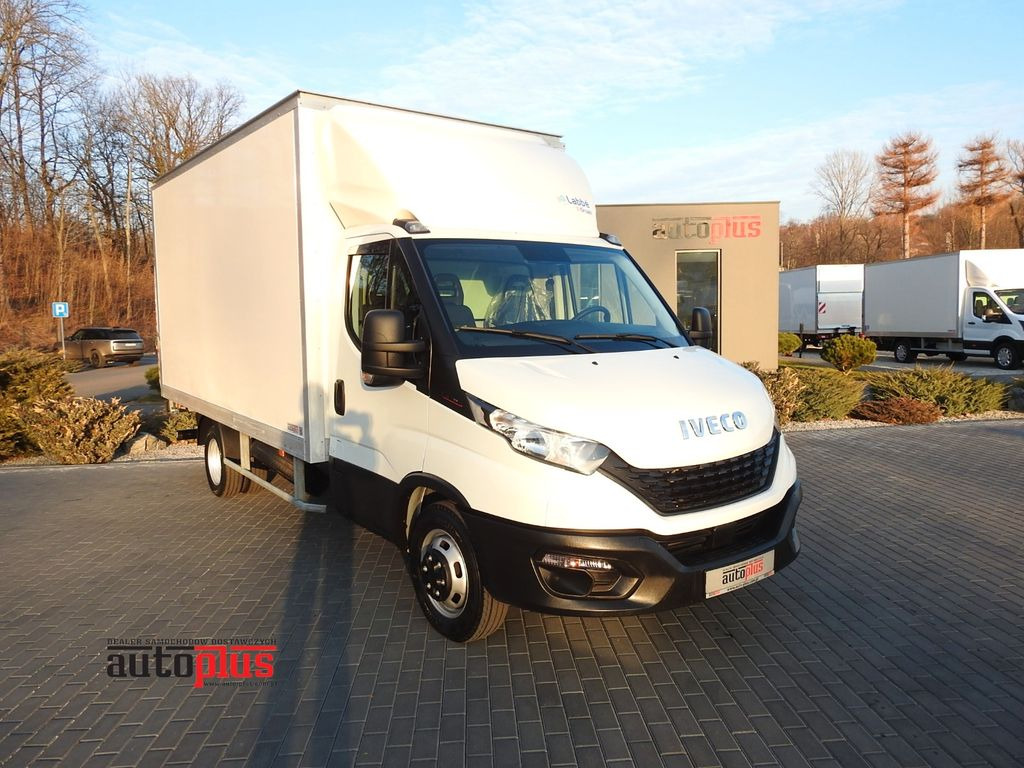 Iveco DAILY 35S16 KOFFER AUFZUG 8 PALETTEN TEMPOMAT - Carrinha de contentor: foto 1 Iveco DAILY 35S16 KOFFER AUFZUG 8 PALETTEN TEMPOMAT - Carrinha de contentor: foto 1