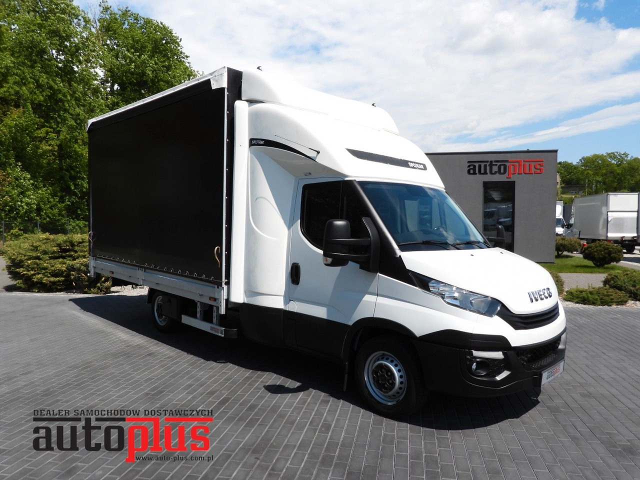 Iveco DAILY 35S18 PRITSCHE PLANE 10 PALETTEN WEBASTO - Carrinha de lona, Carrinha cabine dupla: foto 1 Iveco DAILY 35S18 PRITSCHE PLANE 10 PALETTEN WEBASTO - Carrinha de lona, Carrinha cabine dupla: foto 1