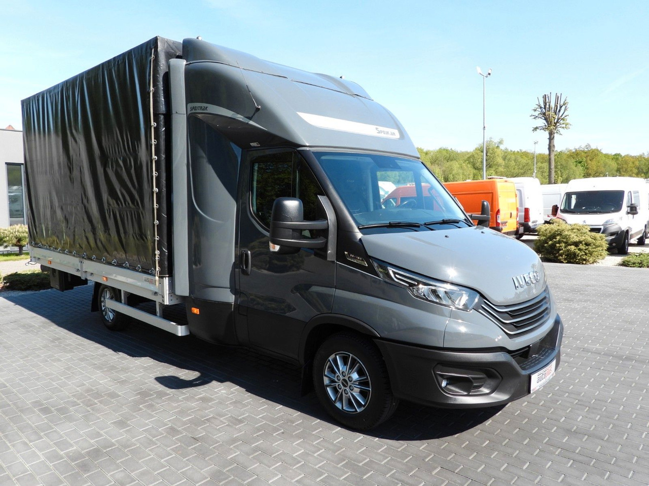 Iveco DAILY 35S18 PRITSCHE PLANE 10 PALETTEN WEBASTO - Carrinha de lona, Carrinha cabine dupla: foto 4 Iveco DAILY 35S18 PRITSCHE PLANE 10 PALETTEN WEBASTO - Carrinha de lona, Carrinha cabine dupla: foto 4