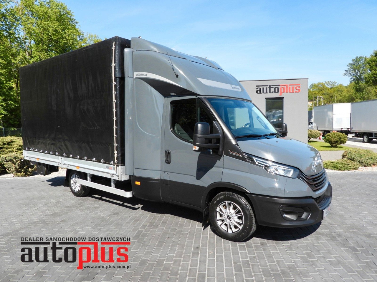 Iveco DAILY 35S18 PRITSCHE PLANE 10 PALETTEN WEBASTO - Carrinha de lona, Carrinha cabine dupla: foto 1 Iveco DAILY 35S18 PRITSCHE PLANE 10 PALETTEN WEBASTO - Carrinha de lona, Carrinha cabine dupla: foto 1