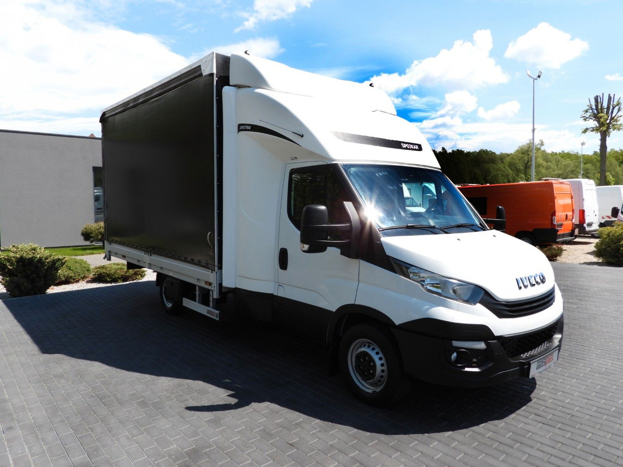 Iveco DAILY 35S18 PRITSCHE PLANE 10 PALETTEN WEBASTO - Carrinha de lona, Carrinha cabine dupla: foto 4 Iveco DAILY 35S18 PRITSCHE PLANE 10 PALETTEN WEBASTO - Carrinha de lona, Carrinha cabine dupla: foto 4