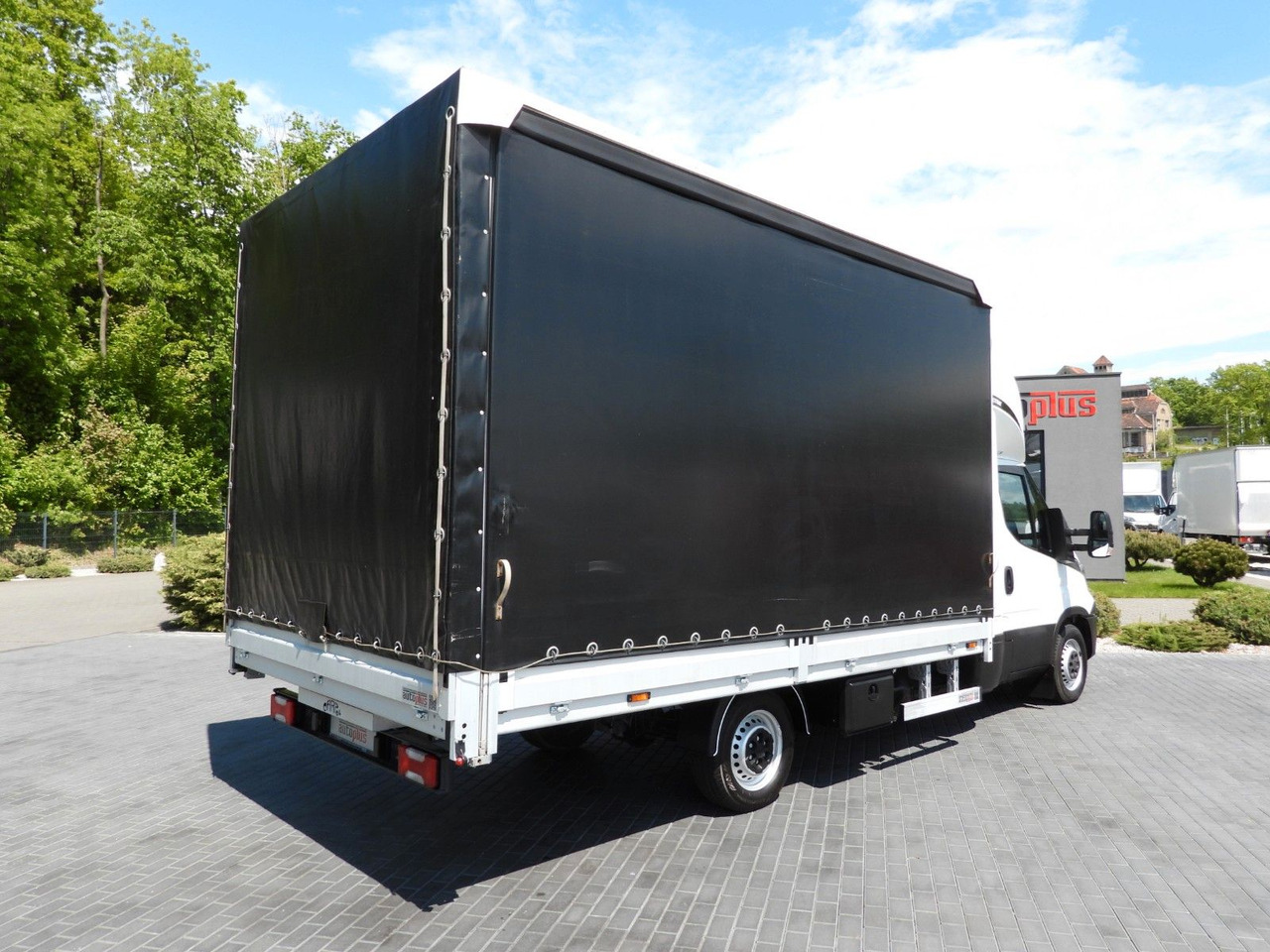 Iveco DAILY 35S18 PRITSCHE PLANE 10 PALETTEN WEBASTO - Carrinha de lona, Carrinha cabine dupla: foto 3 Iveco DAILY 35S18 PRITSCHE PLANE 10 PALETTEN WEBASTO - Carrinha de lona, Carrinha cabine dupla: foto 3