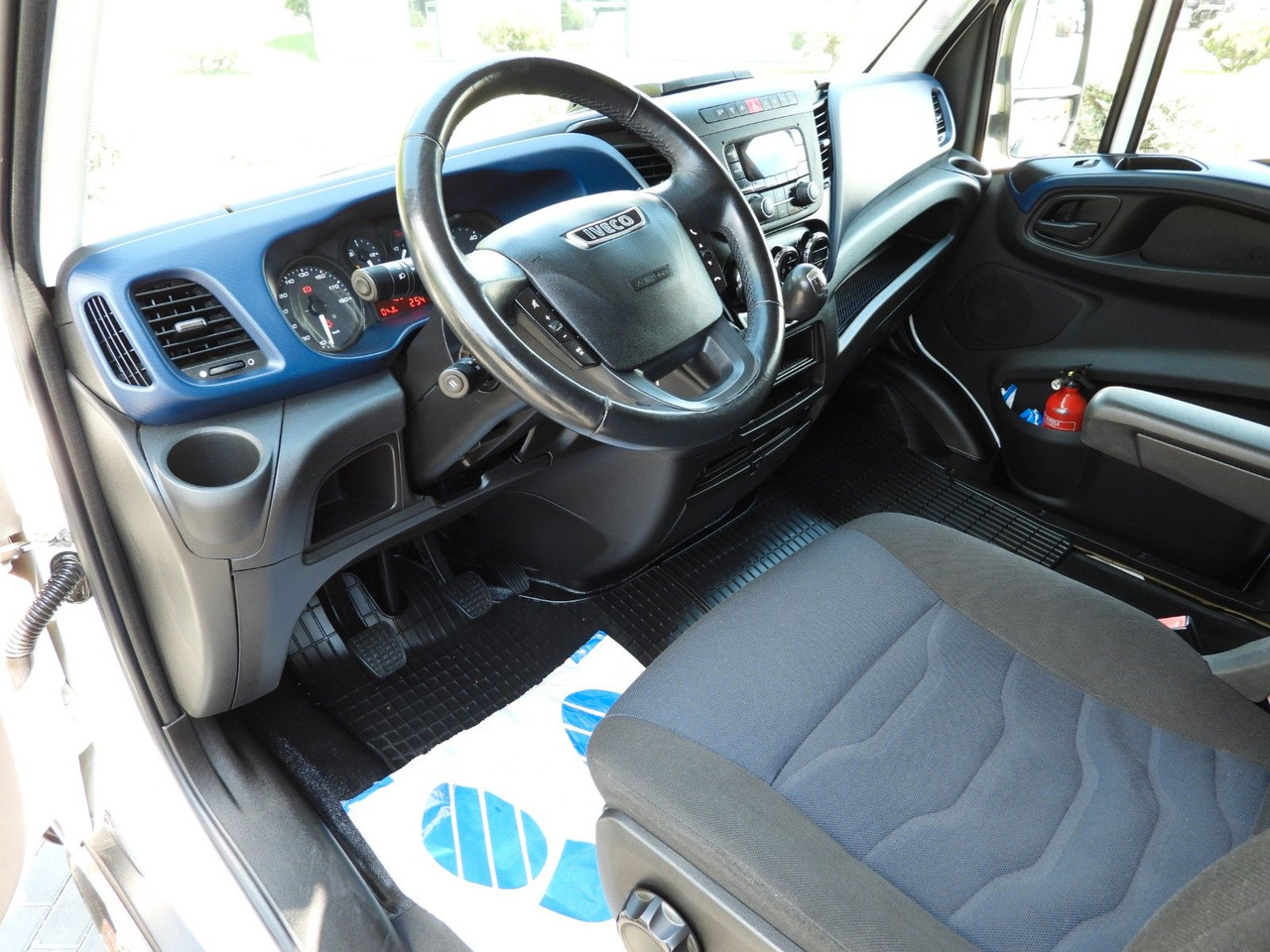 Iveco DAILY 35S18 PRITSCHE PLANE 10 PALETTEN WEBASTO - Carrinha de lona, Carrinha cabine dupla: foto 2 Iveco DAILY 35S18 PRITSCHE PLANE 10 PALETTEN WEBASTO - Carrinha de lona, Carrinha cabine dupla: foto 2