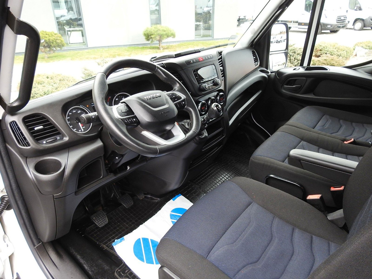 Iveco DAILY 35S18 PRITSCHE PLANE 10 PALLETS WEBASTO - Carrinha de lona: foto 2 Iveco DAILY 35S18 PRITSCHE PLANE 10 PALLETS WEBASTO - Carrinha de lona: foto 2