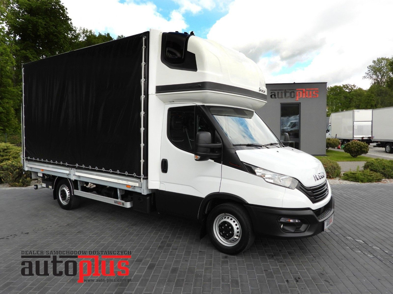 Iveco DAILY 35S18 PRITSCHE PLANE AUFZUG 8 PALETTEN - Carrinha de lona: foto 1 Iveco DAILY 35S18 PRITSCHE PLANE AUFZUG 8 PALETTEN - Carrinha de lona: foto 1