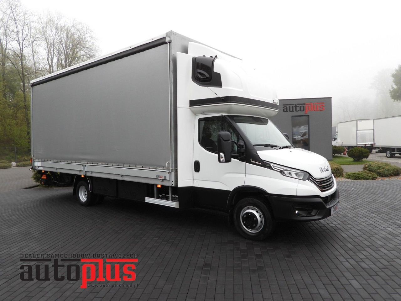 Iveco DAILY 72C18 PRITSCHE PLANE AUFZUG 16 PALETTEN - Carrinha de lona: foto 1 Iveco DAILY 72C18 PRITSCHE PLANE AUFZUG 16 PALETTEN - Carrinha de lona: foto 1