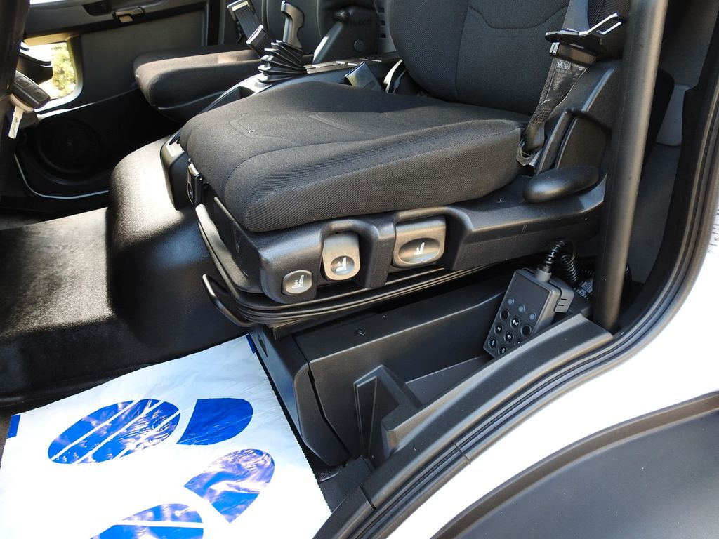 Camião de lona Iveco EUROCARGO  PRITSCHE PLANE 20 PALETTEN: foto 23