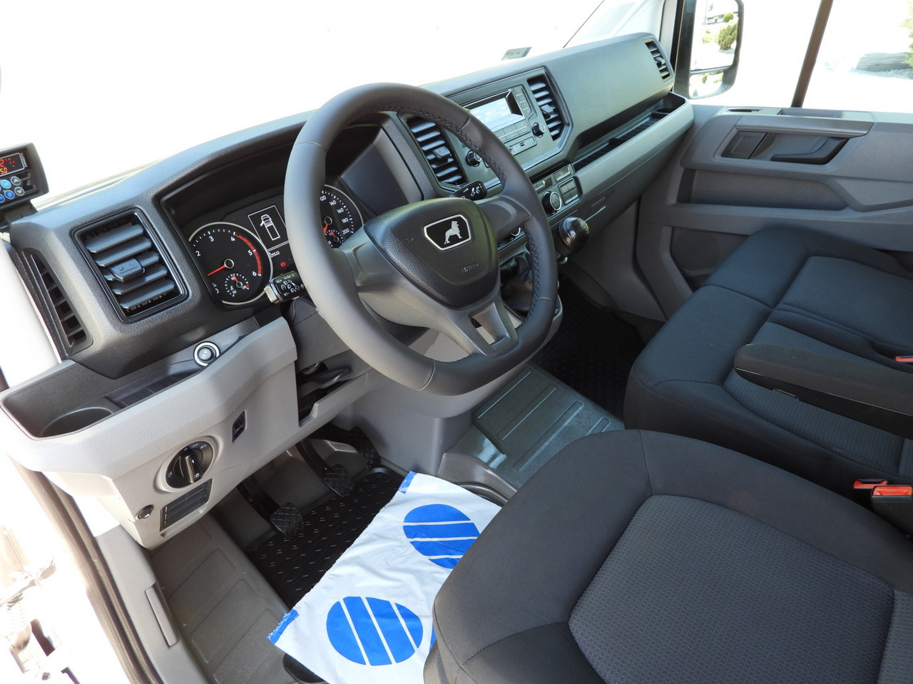 MAN TGE 3.140 REGRIGERATOR BOX -1*C 8 PALLETS HEATING FUNCTION CRUISE CONTROL PNEUMATICS AIR CONDITIONING 140HP - Carrinha frigorífica: foto 2 MAN TGE 3.140 REGRIGERATOR BOX -1*C 8 PALLETS HEATING FUNCTION CRUISE CONTROL PNEUMATICS AIR CONDITIONING 140HP - Carrinha frigorífica: foto 2