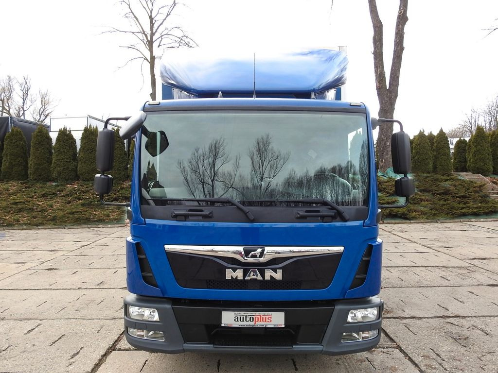MAN TGL 12.220 KOFFER 18 PALETTEN ZWILLINGSRÄDER - Camião furgão: foto 5 MAN TGL 12.220 KOFFER 18 PALETTEN ZWILLINGSRÄDER - Camião furgão: foto 5