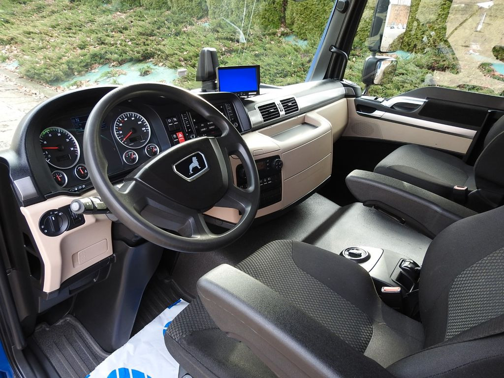MAN TGL 12.220 KOFFER 18 PALETTEN ZWILLINGSRÄDER - Camião furgão: foto 2 MAN TGL 12.220 KOFFER 18 PALETTEN ZWILLINGSRÄDER - Camião furgão: foto 2