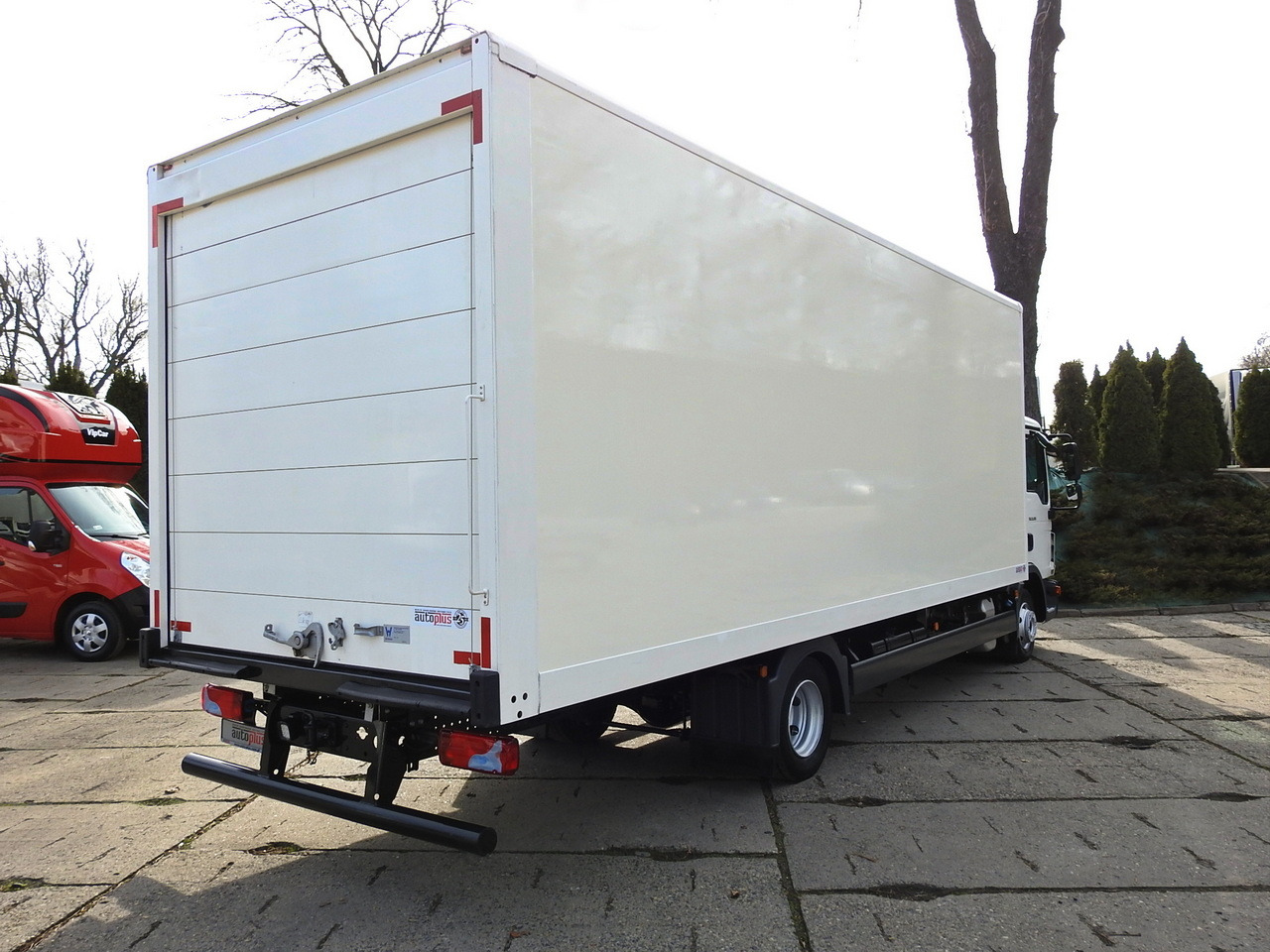MAN TGL 8.18 BOX 16 PALLETS CRUISE CONTROL TWIN WHEELS  180HP - Carrinha de contentor: foto 3 MAN TGL 8.18 BOX 16 PALLETS CRUISE CONTROL TWIN WHEELS  180HP - Carrinha de contentor: foto 3