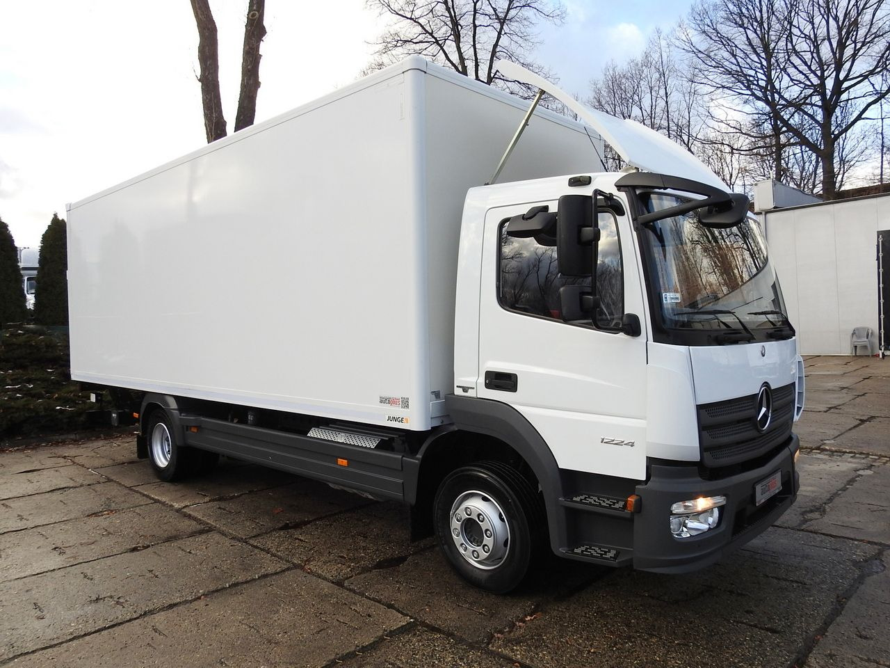 MERCEDES ATEGO 12.24 BOX LIFT 18 PALLETS CRUISE CONTROL AUTOMATIC TRANSMISSION TWIN WHEELS AIR CONDITIONING 240HP - Carrinha de contentor: foto 4 MERCEDES ATEGO 12.24 BOX LIFT 18 PALLETS CRUISE CONTROL AUTOMATIC TRANSMISSION TWIN WHEELS AIR CONDITIONING 240HP - Carrinha de contentor: foto 4
