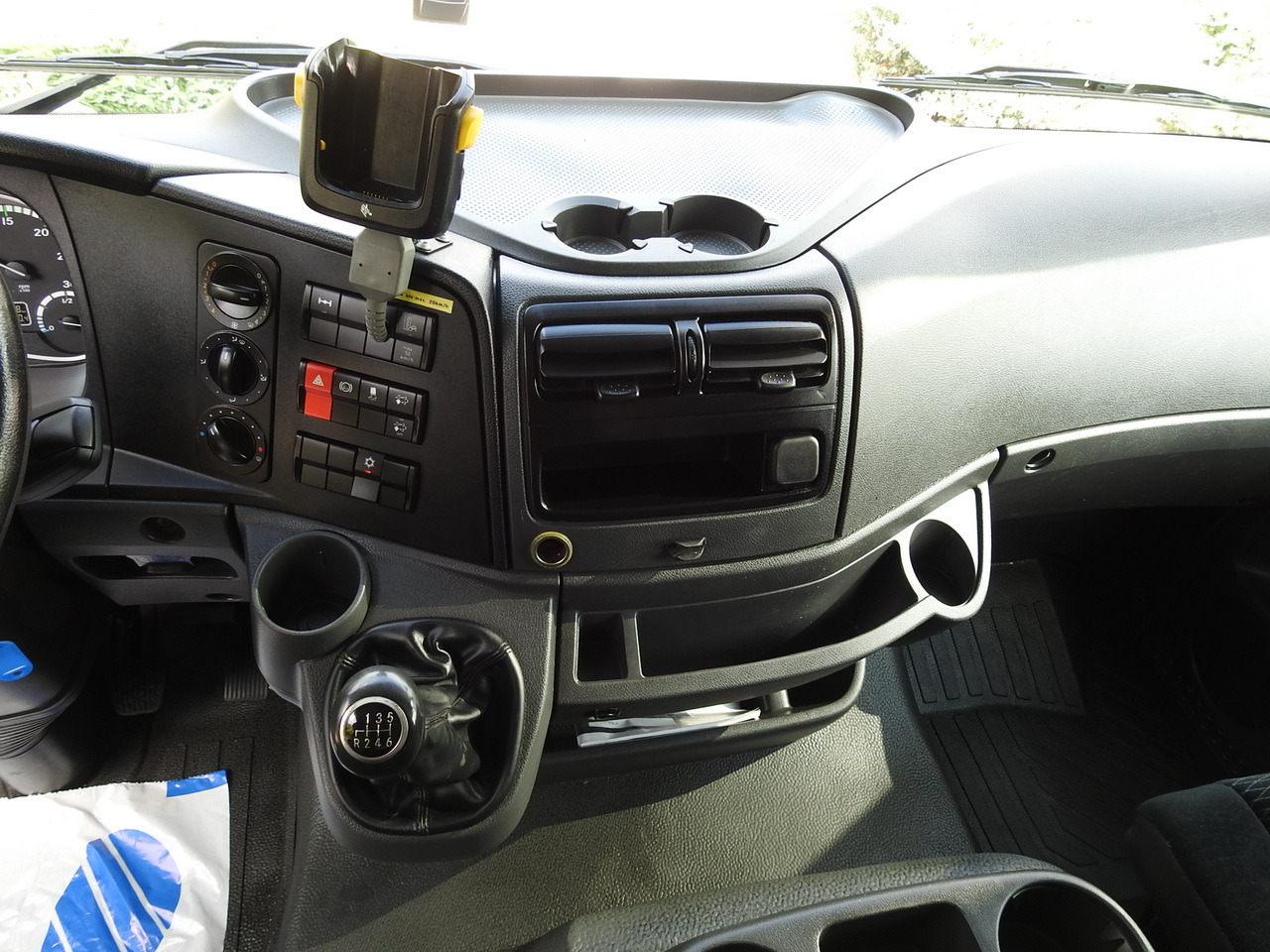 Leasing de MERCEDES ATEGO 1221 TARPAULIN LIFT 16 PALLETS WEBASTO AIR CONDITIONING PNEUMATICS TWIN WHEELS 230HP MERCEDES ATEGO 1221 TARPAULIN LIFT 16 PALLETS WEBASTO AIR CONDITIONING PNEUMATICS TWIN WHEELS 230HP: foto 49 Leasing de MERCEDES ATEGO 1221 TARPAULIN LIFT 16 PALLETS WEBASTO AIR CONDITIONING PNEUMATICS TWIN WHEELS 230HP MERCEDES ATEGO 1221 TARPAULIN LIFT 16 PALLETS WEBASTO AIR CONDITIONING PNEUMATICS TWIN WHEELS 230HP: foto 49