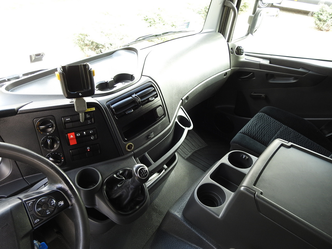 Leasing de MERCEDES ATEGO 1221 TARPAULIN LIFT 16 PALLETS WEBASTO AIR CONDITIONING PNEUMATICS TWIN WHEELS 230HP MERCEDES ATEGO 1221 TARPAULIN LIFT 16 PALLETS WEBASTO AIR CONDITIONING PNEUMATICS TWIN WHEELS 230HP: foto 48 Leasing de MERCEDES ATEGO 1221 TARPAULIN LIFT 16 PALLETS WEBASTO AIR CONDITIONING PNEUMATICS TWIN WHEELS 230HP MERCEDES ATEGO 1221 TARPAULIN LIFT 16 PALLETS WEBASTO AIR CONDITIONING PNEUMATICS TWIN WHEELS 230HP: foto 48