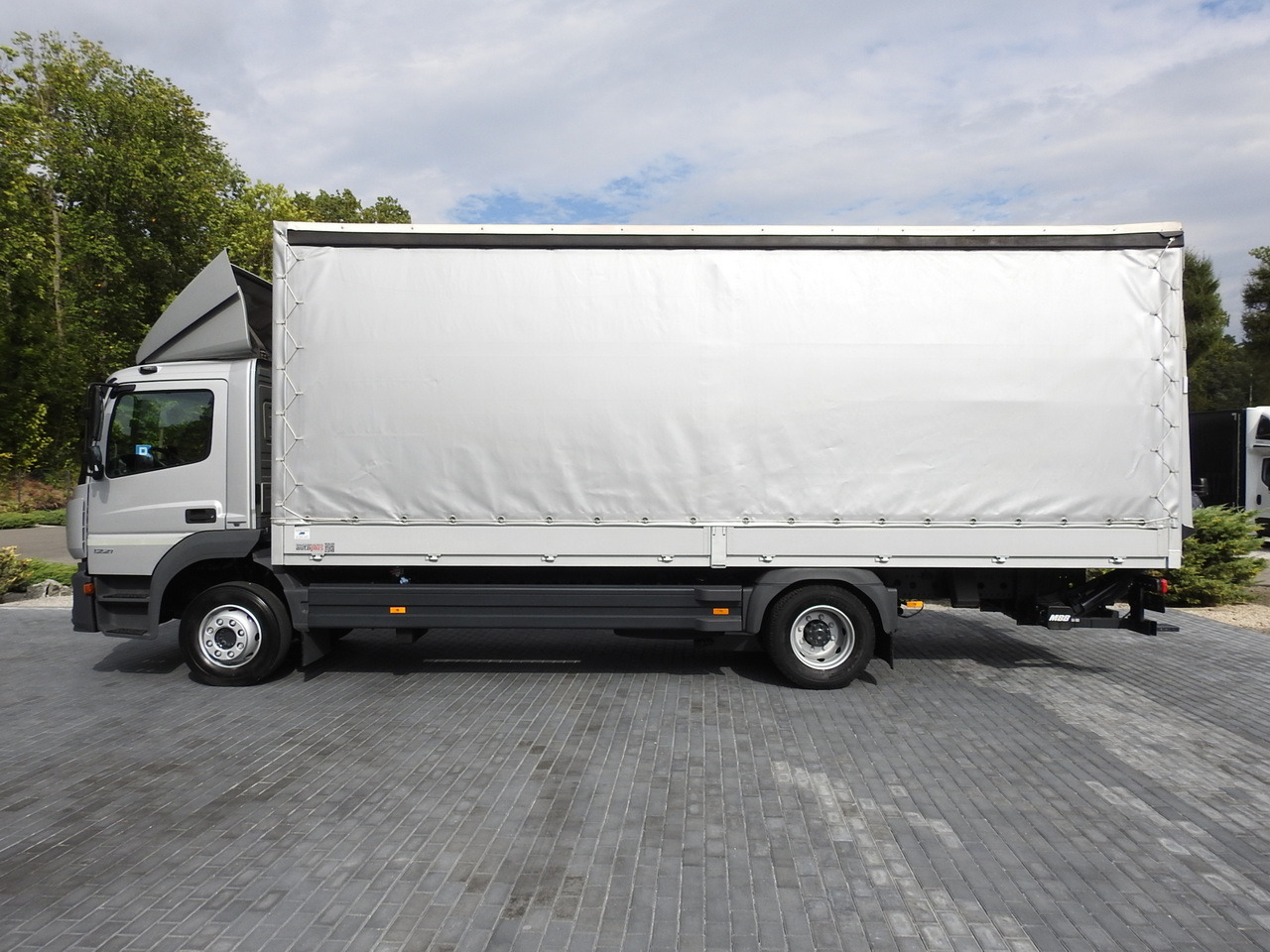 Leasing de MERCEDES ATEGO 1221 TARPAULIN LIFT 16 PALLETS WEBASTO AIR CONDITIONING PNEUMATICS TWIN WHEELS 230HP MERCEDES ATEGO 1221 TARPAULIN LIFT 16 PALLETS WEBASTO AIR CONDITIONING PNEUMATICS TWIN WHEELS 230HP: foto 9 Leasing de MERCEDES ATEGO 1221 TARPAULIN LIFT 16 PALLETS WEBASTO AIR CONDITIONING PNEUMATICS TWIN WHEELS 230HP MERCEDES ATEGO 1221 TARPAULIN LIFT 16 PALLETS WEBASTO AIR CONDITIONING PNEUMATICS TWIN WHEELS 230HP: foto 9
