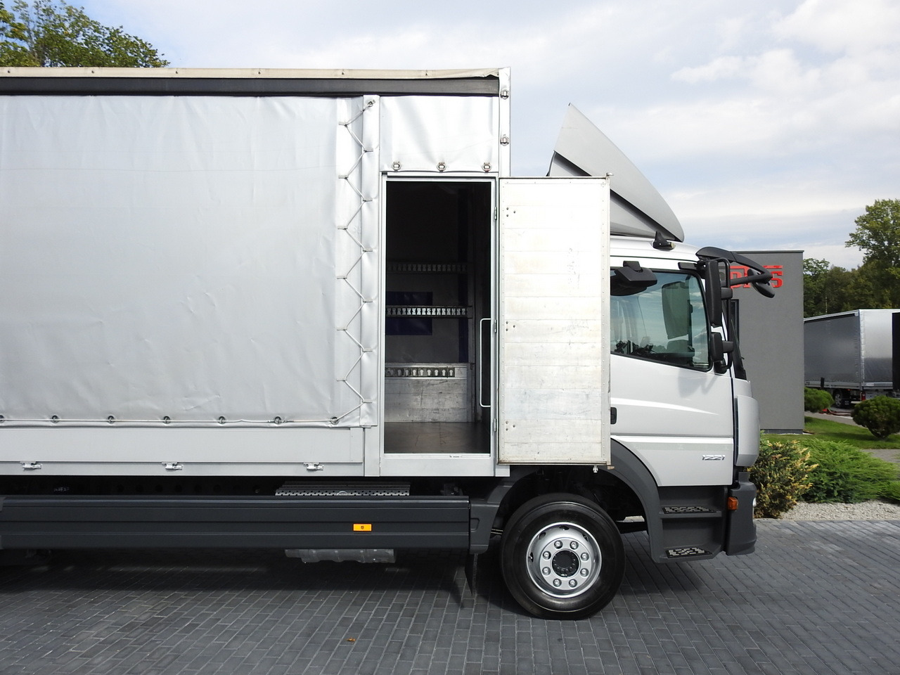 Leasing de MERCEDES ATEGO 1221 TARPAULIN LIFT 16 PALLETS WEBASTO AIR CONDITIONING PNEUMATICS TWIN WHEELS 230HP MERCEDES ATEGO 1221 TARPAULIN LIFT 16 PALLETS WEBASTO AIR CONDITIONING PNEUMATICS TWIN WHEELS 230HP: foto 22 Leasing de MERCEDES ATEGO 1221 TARPAULIN LIFT 16 PALLETS WEBASTO AIR CONDITIONING PNEUMATICS TWIN WHEELS 230HP MERCEDES ATEGO 1221 TARPAULIN LIFT 16 PALLETS WEBASTO AIR CONDITIONING PNEUMATICS TWIN WHEELS 230HP: foto 22