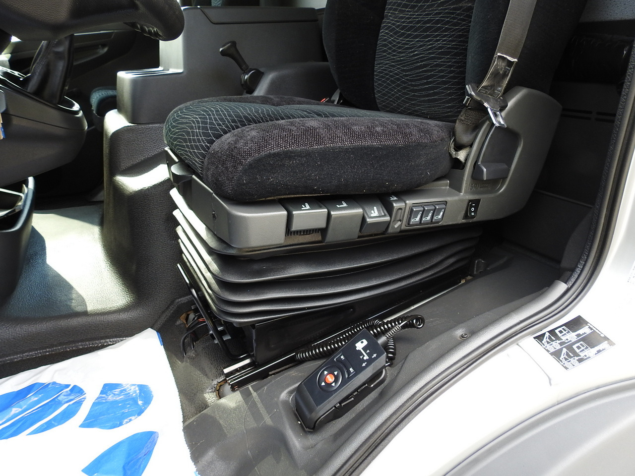 Leasing de MERCEDES ATEGO 1221 TARPAULIN LIFT 16 PALLETS WEBASTO AIR CONDITIONING PNEUMATICS TWIN WHEELS 230HP MERCEDES ATEGO 1221 TARPAULIN LIFT 16 PALLETS WEBASTO AIR CONDITIONING PNEUMATICS TWIN WHEELS 230HP: foto 40 Leasing de MERCEDES ATEGO 1221 TARPAULIN LIFT 16 PALLETS WEBASTO AIR CONDITIONING PNEUMATICS TWIN WHEELS 230HP MERCEDES ATEGO 1221 TARPAULIN LIFT 16 PALLETS WEBASTO AIR CONDITIONING PNEUMATICS TWIN WHEELS 230HP: foto 40