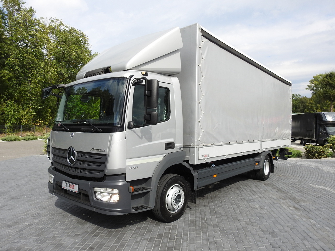 Leasing de MERCEDES ATEGO 1221 TARPAULIN LIFT 16 PALLETS WEBASTO AIR CONDITIONING PNEUMATICS TWIN WHEELS 230HP MERCEDES ATEGO 1221 TARPAULIN LIFT 16 PALLETS WEBASTO AIR CONDITIONING PNEUMATICS TWIN WHEELS 230HP: foto 18 Leasing de MERCEDES ATEGO 1221 TARPAULIN LIFT 16 PALLETS WEBASTO AIR CONDITIONING PNEUMATICS TWIN WHEELS 230HP MERCEDES ATEGO 1221 TARPAULIN LIFT 16 PALLETS WEBASTO AIR CONDITIONING PNEUMATICS TWIN WHEELS 230HP: foto 18