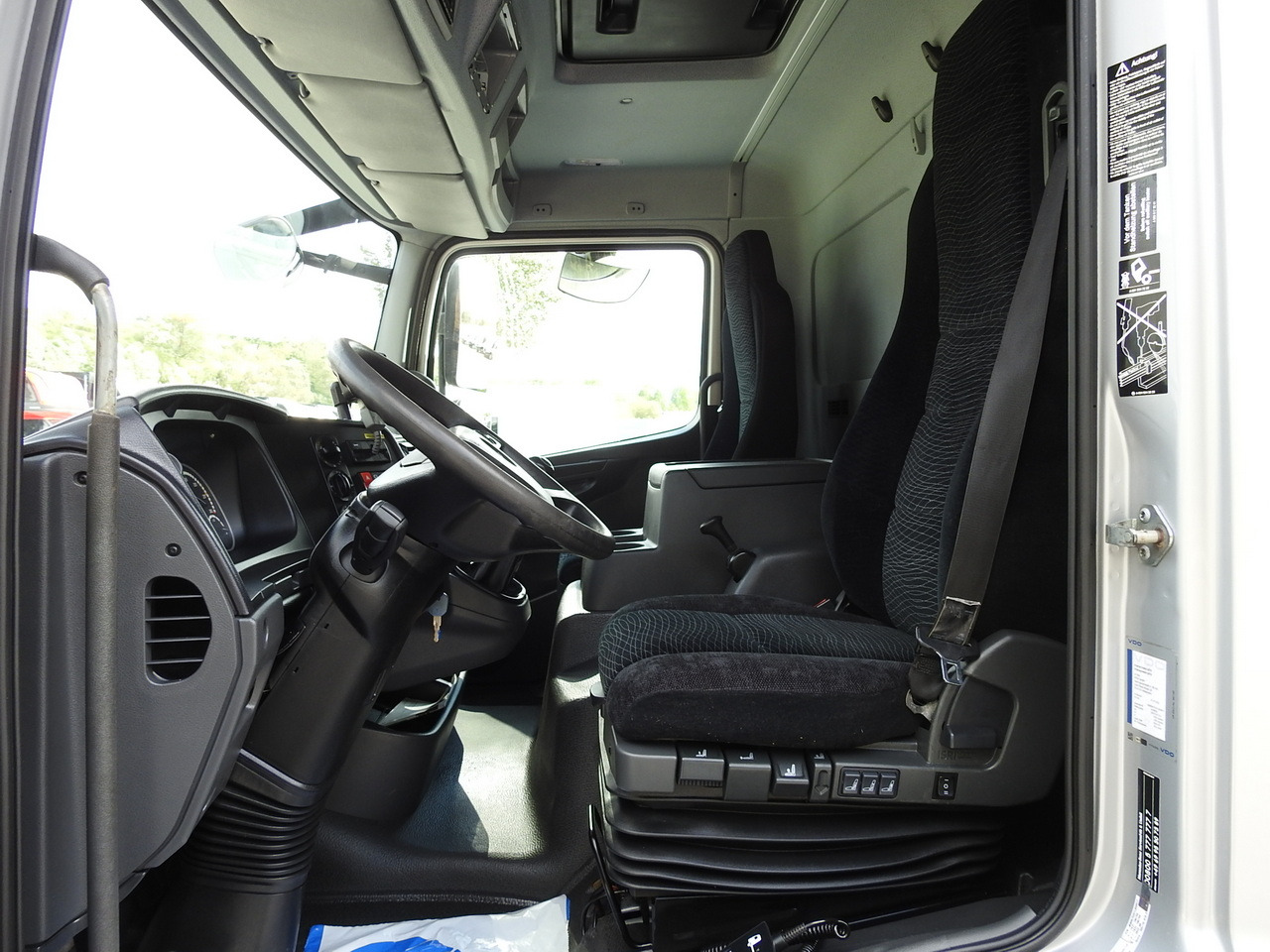 Leasing de MERCEDES ATEGO 1221 TARPAULIN LIFT 16 PALLETS WEBASTO AIR CONDITIONING PNEUMATICS TWIN WHEELS 230HP MERCEDES ATEGO 1221 TARPAULIN LIFT 16 PALLETS WEBASTO AIR CONDITIONING PNEUMATICS TWIN WHEELS 230HP: foto 38 Leasing de MERCEDES ATEGO 1221 TARPAULIN LIFT 16 PALLETS WEBASTO AIR CONDITIONING PNEUMATICS TWIN WHEELS 230HP MERCEDES ATEGO 1221 TARPAULIN LIFT 16 PALLETS WEBASTO AIR CONDITIONING PNEUMATICS TWIN WHEELS 230HP: foto 38