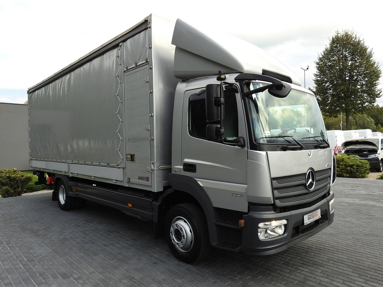 MERCEDES ATEGO 1221 TARPAULIN LIFT 16 PALLETS WEBASTO AIR CONDITIONING PNEUMATICS TWIN WHEELS 230HP - Carrinha de lona: foto 4 MERCEDES ATEGO 1221 TARPAULIN LIFT 16 PALLETS WEBASTO AIR CONDITIONING PNEUMATICS TWIN WHEELS 230HP - Carrinha de lona: foto 4
