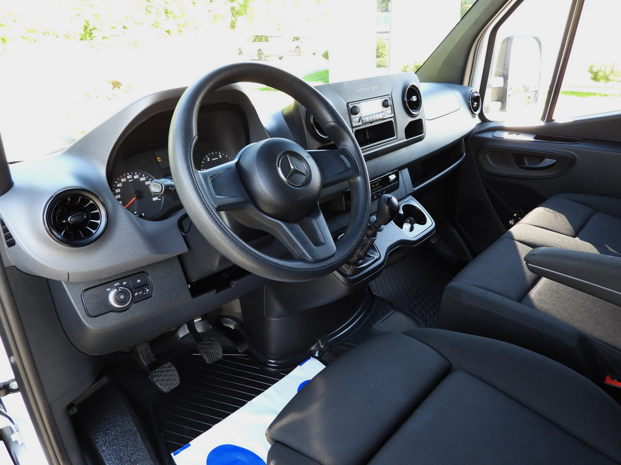 MERCEDES SPRINTER 315 BOX LIFT 8 PALLETS AIR CONDITIONING  150HP - Carrinha frigorífica: foto 2 MERCEDES SPRINTER 315 BOX LIFT 8 PALLETS AIR CONDITIONING  150HP - Carrinha frigorífica: foto 2