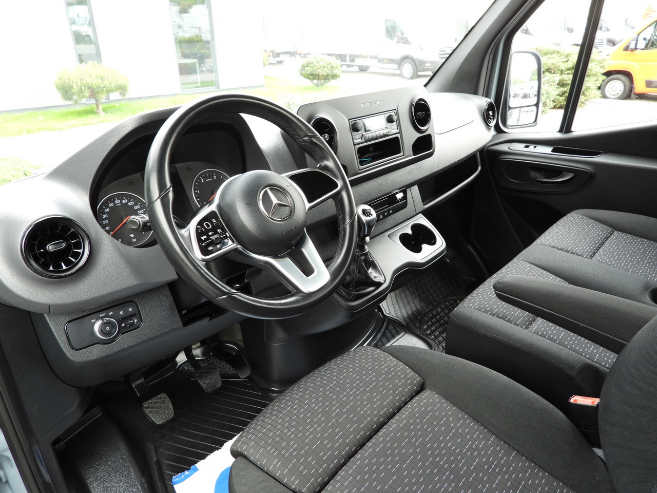 MERCEDES SPRINTER 315 STAKE BODY 8 PALLETS CRUISE CONTROL AIR CONDITIONING 150HP - Carrinha de caixa aberta: foto 2 MERCEDES SPRINTER 315 STAKE BODY 8 PALLETS CRUISE CONTROL AIR CONDITIONING 150HP - Carrinha de caixa aberta: foto 2