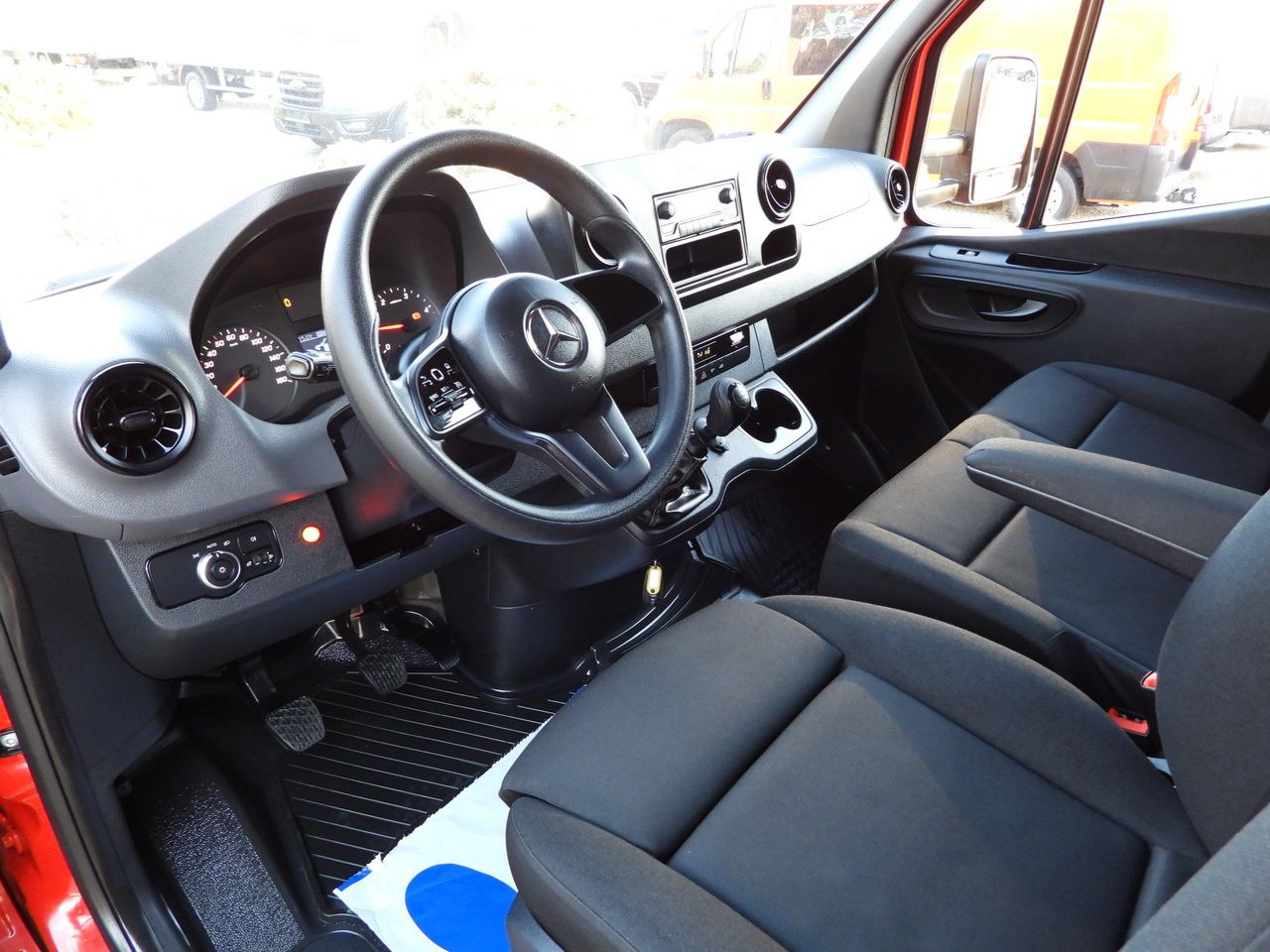 MERCEDES SPRINTER 316 TARPAULIN LIFT 8 PALLETS WEBASTO CRUISE CONTROL AIR CONDITIONING  160HP - Carrinha de lona: foto 2 MERCEDES SPRINTER 316 TARPAULIN LIFT 8 PALLETS WEBASTO CRUISE CONTROL AIR CONDITIONING  160HP - Carrinha de lona: foto 2