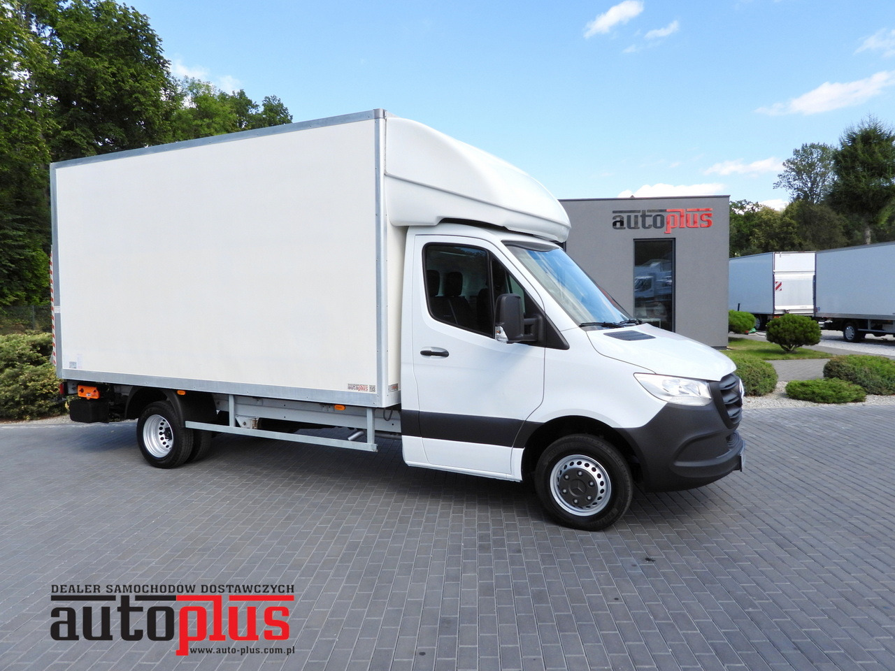 MERCEDES SPRINTER 514 BOX LIFT 8 PALLETS CRUISE CONTROL TWIN WHEELS AIR CONDITIONING 140HP - Carrinha de contentor: foto 1 MERCEDES SPRINTER 514 BOX LIFT 8 PALLETS CRUISE CONTROL TWIN WHEELS AIR CONDITIONING 140HP - Carrinha de contentor: foto 1