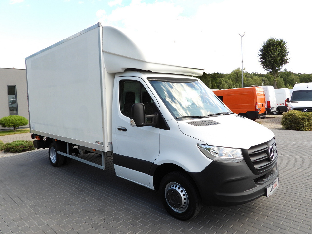 MERCEDES SPRINTER 514 BOX LIFT 8 PALLETS CRUISE CONTROL TWIN WHEELS AIR CONDITIONING  140HP - Carrinha frigorífica: foto 4 MERCEDES SPRINTER 514 BOX LIFT 8 PALLETS CRUISE CONTROL TWIN WHEELS AIR CONDITIONING  140HP - Carrinha frigorífica: foto 4