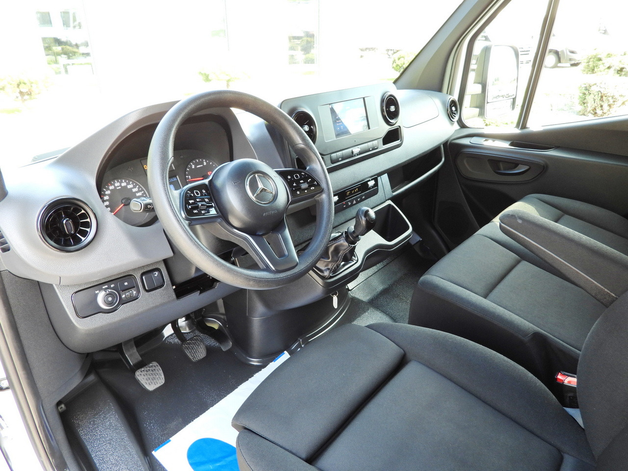 MERCEDES SPRINTER 514 BOX LIFT 8 PALLETS CRUISE CONTROL TWIN WHEELS AIR CONDITIONING  140HP - Carrinha frigorífica: foto 2 MERCEDES SPRINTER 514 BOX LIFT 8 PALLETS CRUISE CONTROL TWIN WHEELS AIR CONDITIONING  140HP - Carrinha frigorífica: foto 2