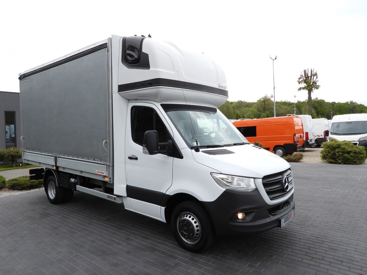 Mercedes-Benz SPRINTER 519 PRITSCHE PLANE 8 PALETTEN WEBASTO - Carrinha de lona: foto 4 Mercedes-Benz SPRINTER 519 PRITSCHE PLANE 8 PALETTEN WEBASTO - Carrinha de lona: foto 4