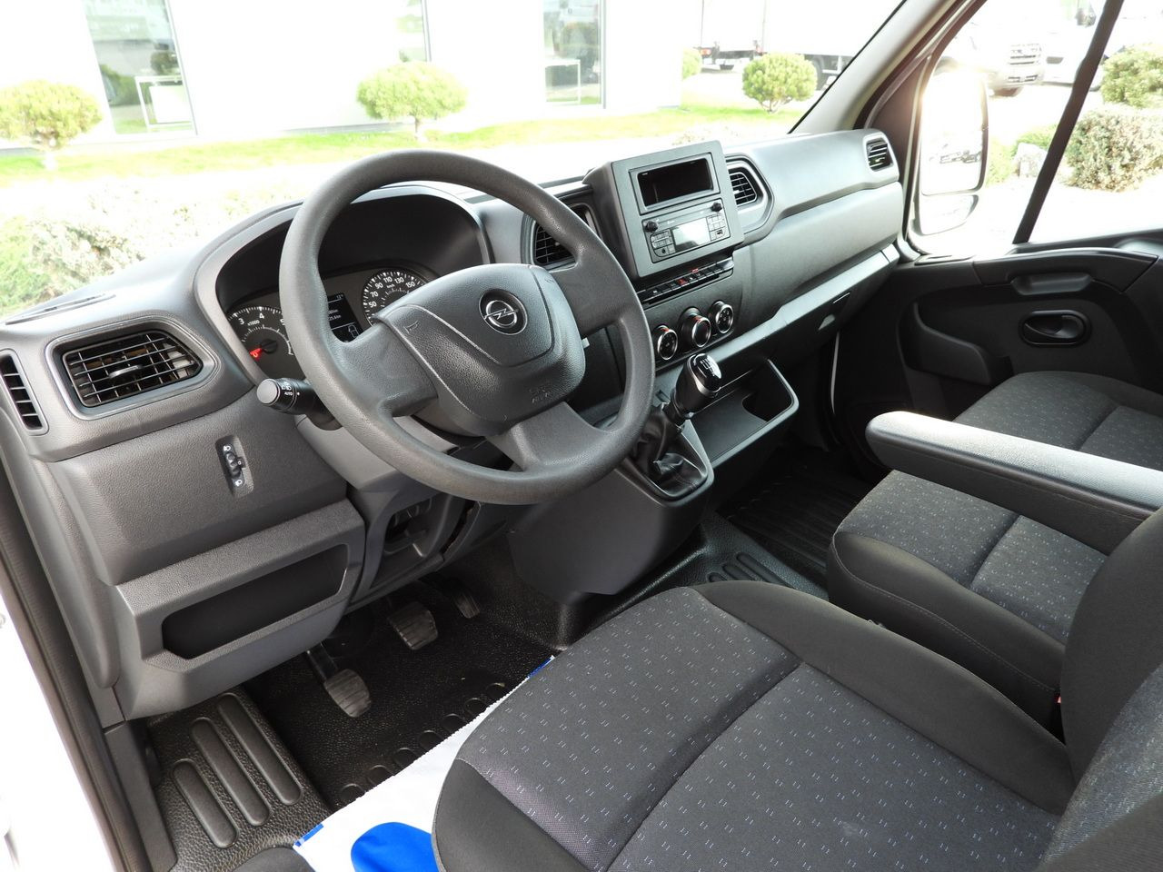 OPEL MOVANO BOX DELIVERY VAN 7 SEATS LED LIGHTS 135HP - Furgão: foto 2 OPEL MOVANO BOX DELIVERY VAN 7 SEATS LED LIGHTS 135HP - Furgão: foto 2