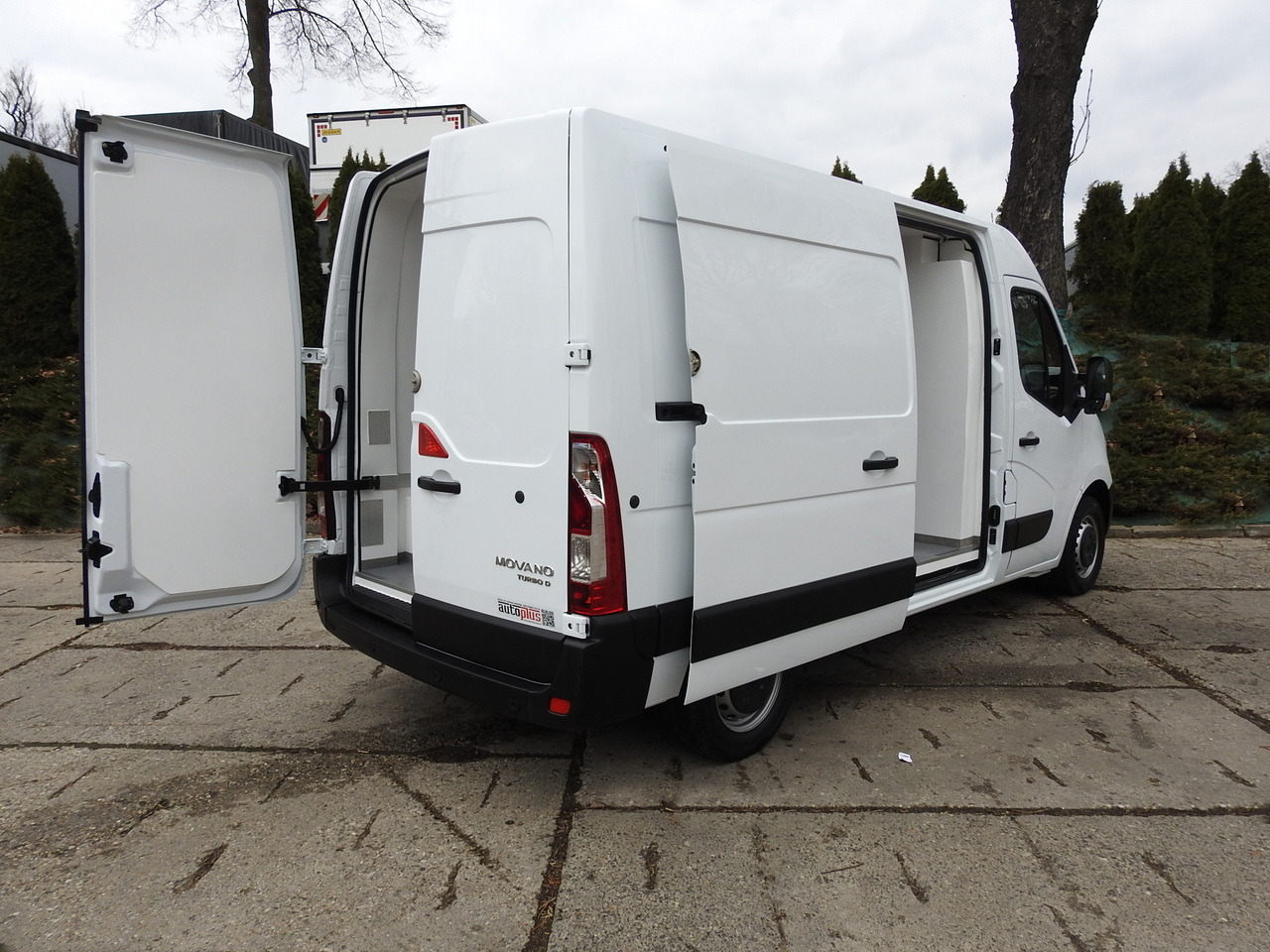 OPEL MOVANO REFRIGERATOR VAN 0*C CRUISE CONTROL NAVIGATION AIR CONDITIONING LED LIGHTS  136HP - Carrinha frigorífica: foto 3 OPEL MOVANO REFRIGERATOR VAN 0*C CRUISE CONTROL NAVIGATION AIR CONDITIONING LED LIGHTS  136HP - Carrinha frigorífica: foto 3