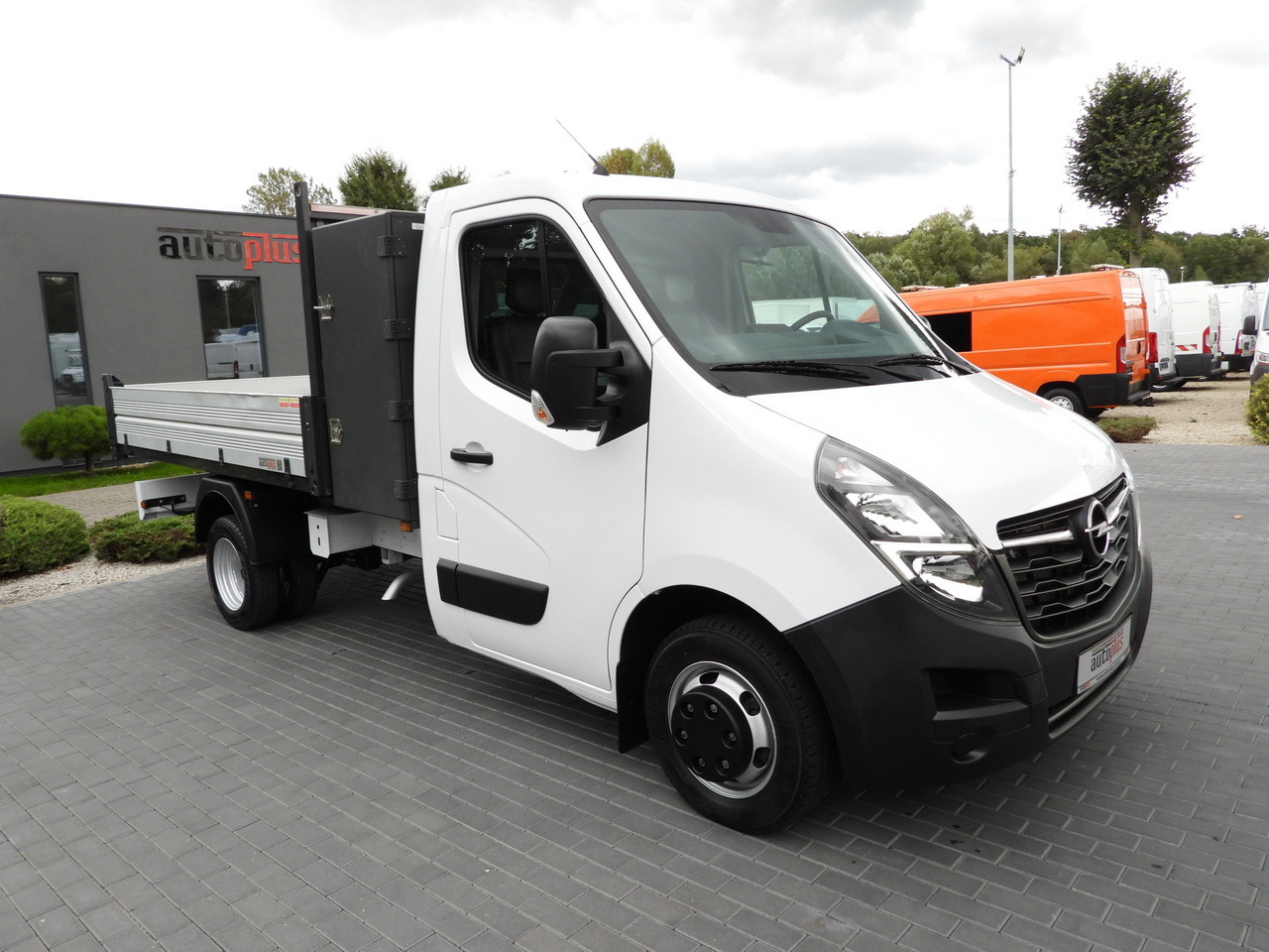OPEL MOVANO TIPPER NAVIGATION LED LIGHTS TWIN WHEELS AIR CONDITIONING 145HP - Carrinha basculante: foto 4 OPEL MOVANO TIPPER NAVIGATION LED LIGHTS TWIN WHEELS AIR CONDITIONING 145HP - Carrinha basculante: foto 4