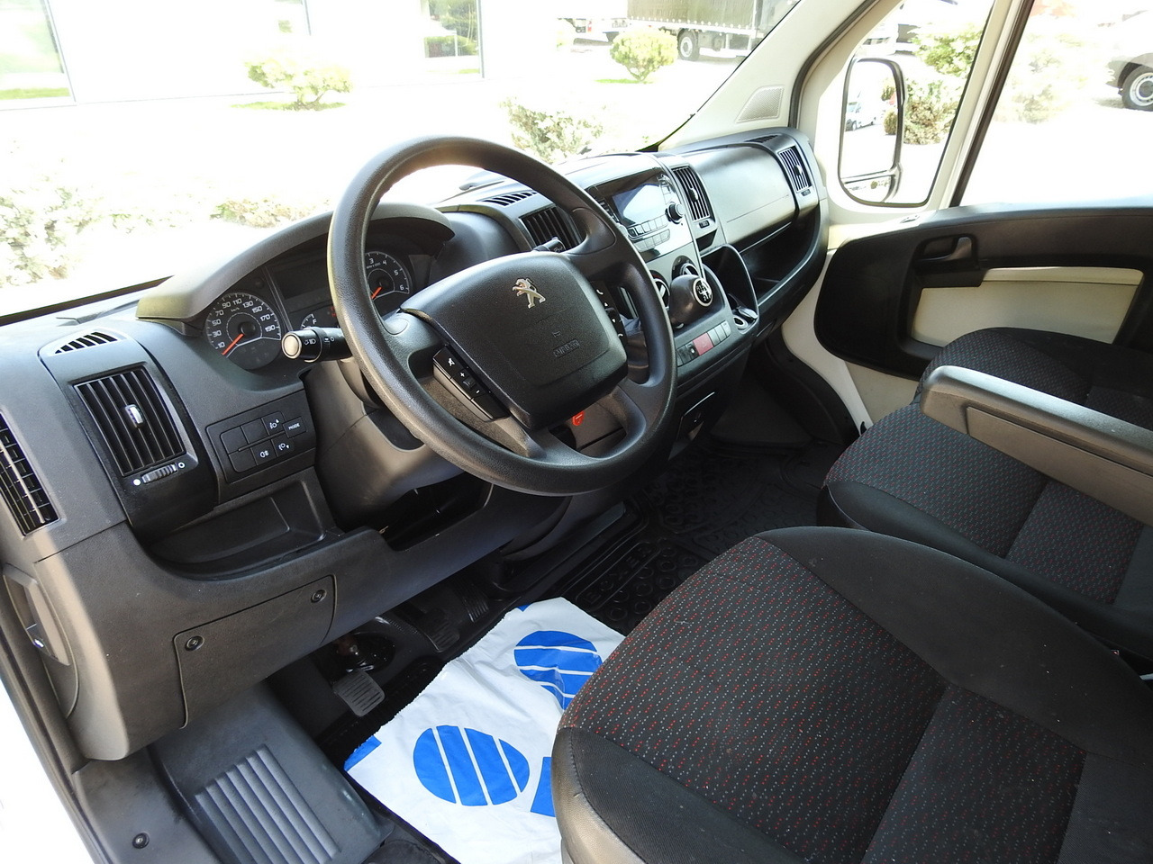 PEUGEOT BOXER BOX DELIVERY VAN 7 SEATS 110HP - Furgão: foto 2 PEUGEOT BOXER BOX DELIVERY VAN 7 SEATS 110HP - Furgão: foto 2