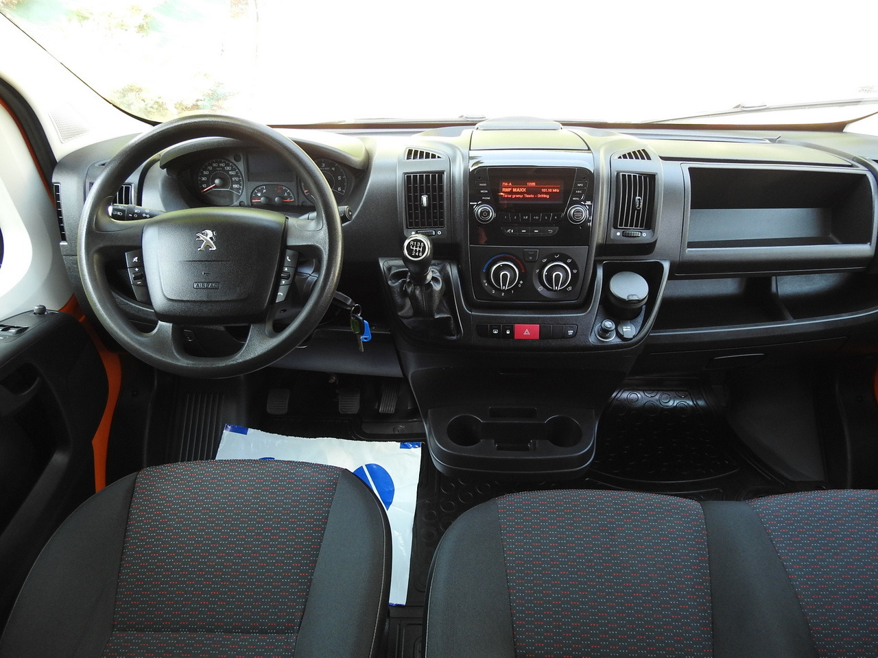 PEUGEOT BOXER BOX DELIVERY VAN 7 SEATS AIR CONDITIONING 120HP - Furgão: foto 2 PEUGEOT BOXER BOX DELIVERY VAN 7 SEATS AIR CONDITIONING 120HP - Furgão: foto 2