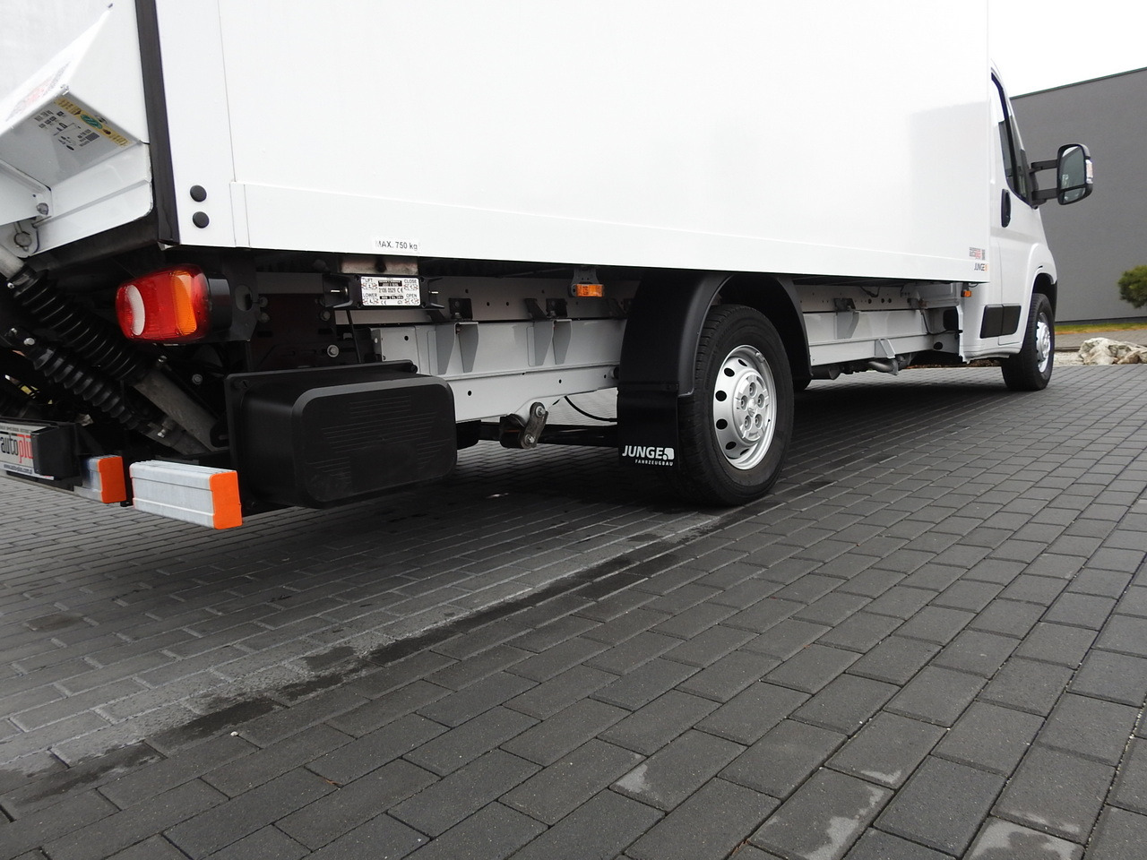 Carrinha de contentor PEUGEOT BOXER BOX LIFT 8 PALLETS CRUISE CONTROL AIR CONDITIONING  140HP: foto 16