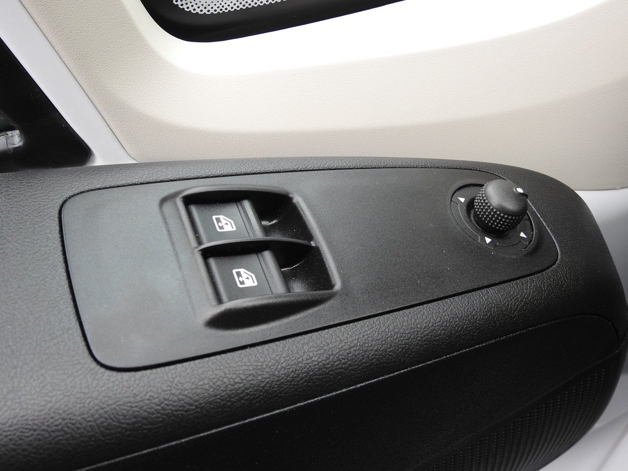 Carrinha de contentor PEUGEOT BOXER BOX LIFT 8 PALLETS CRUISE CONTROL AIR CONDITIONING  140HP: foto 25